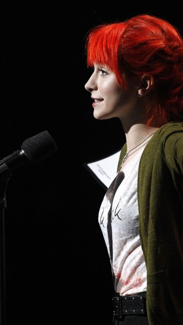 Hayley Williams, Profile View, Singer, Mic - Hayley Williams Hd Paramore , HD Wallpaper & Backgrounds