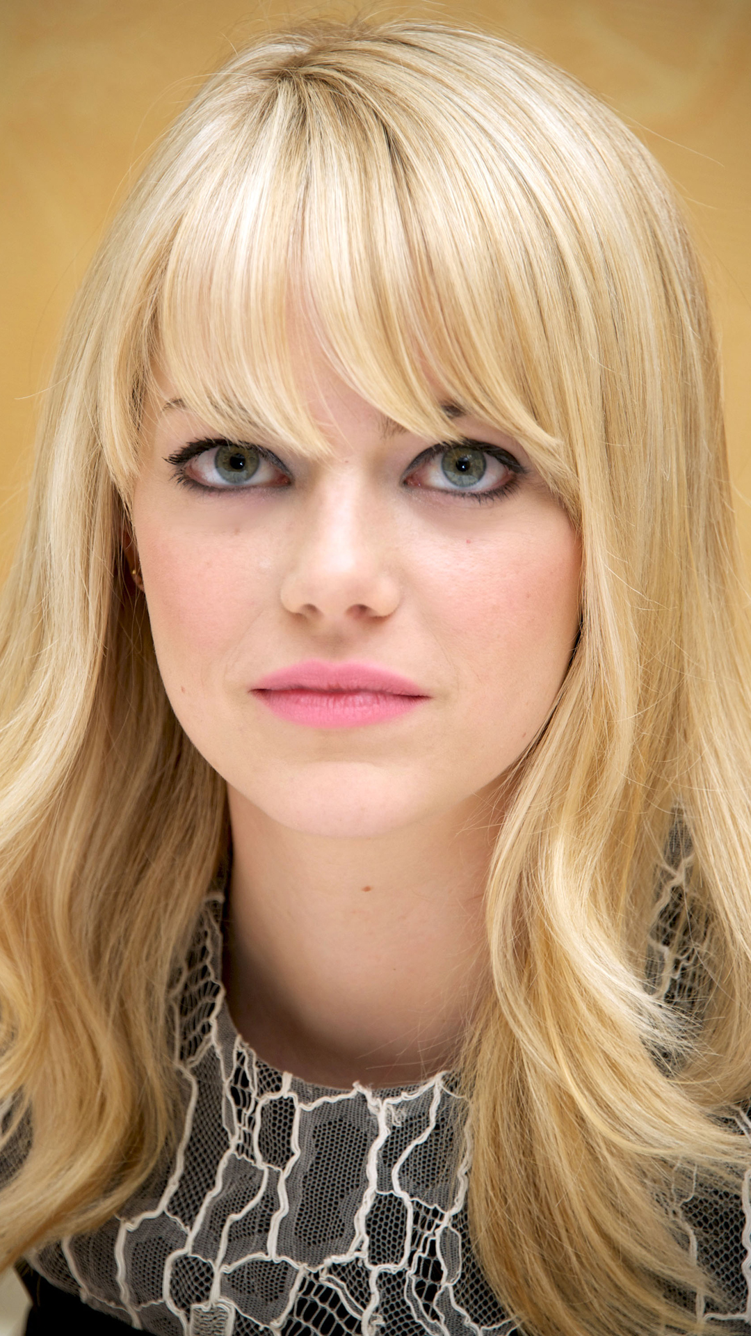 Emma Stone Htc One Wallpaper - Bangs Hairstyle Emma Stone , HD Wallpaper & Backgrounds