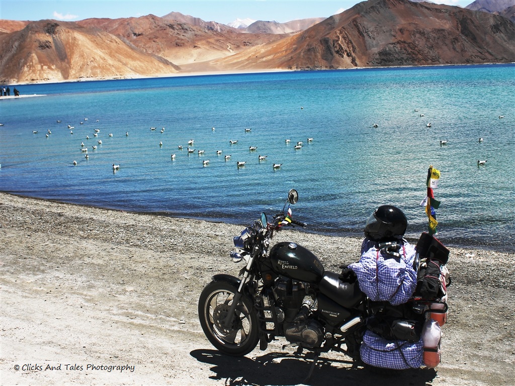 Pangong Lake Wallpaper Hd - Pangong Lake Bike Ladakh , HD Wallpaper & Backgrounds