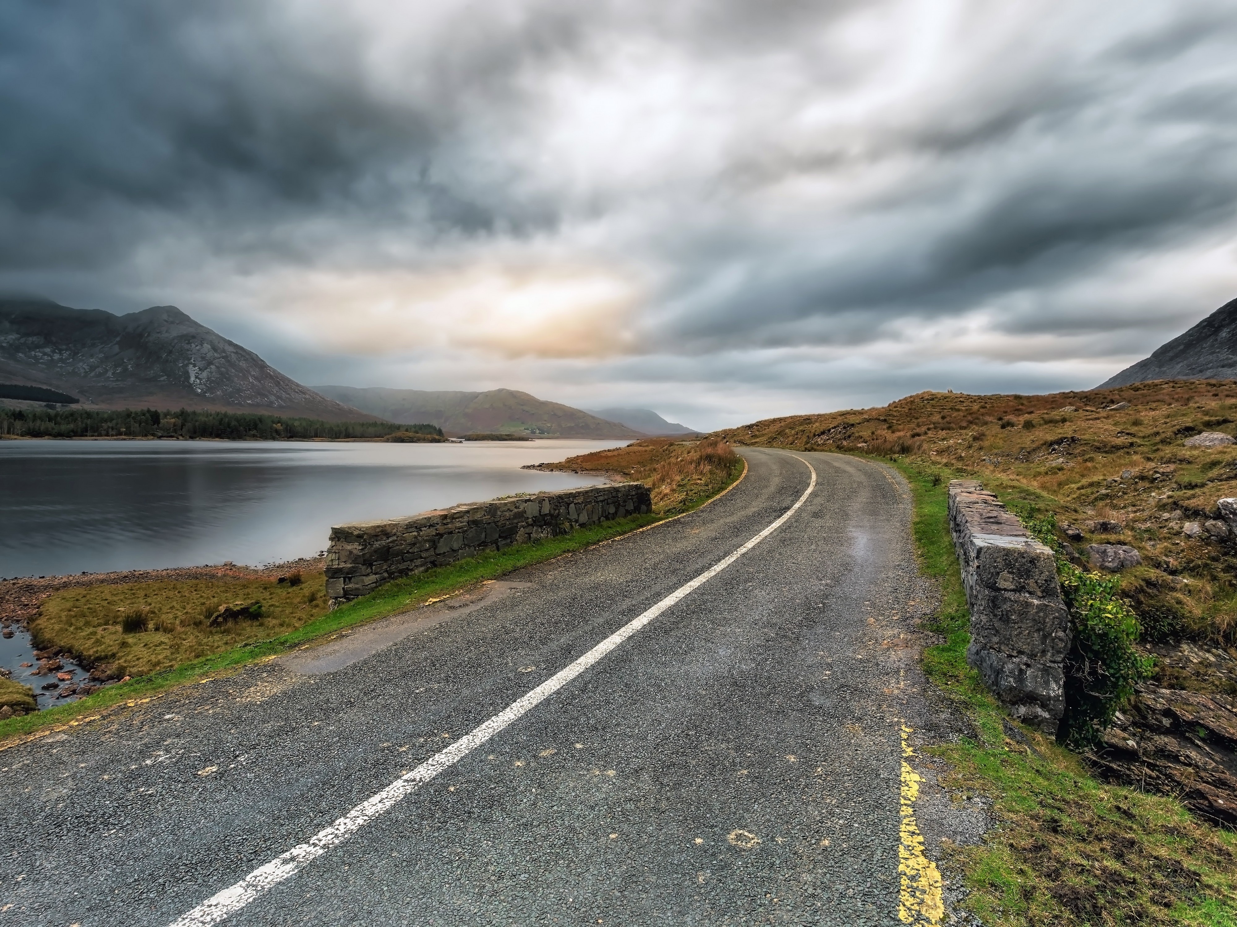Road, Dark Clouds, River, Sky - Highway , HD Wallpaper & Backgrounds