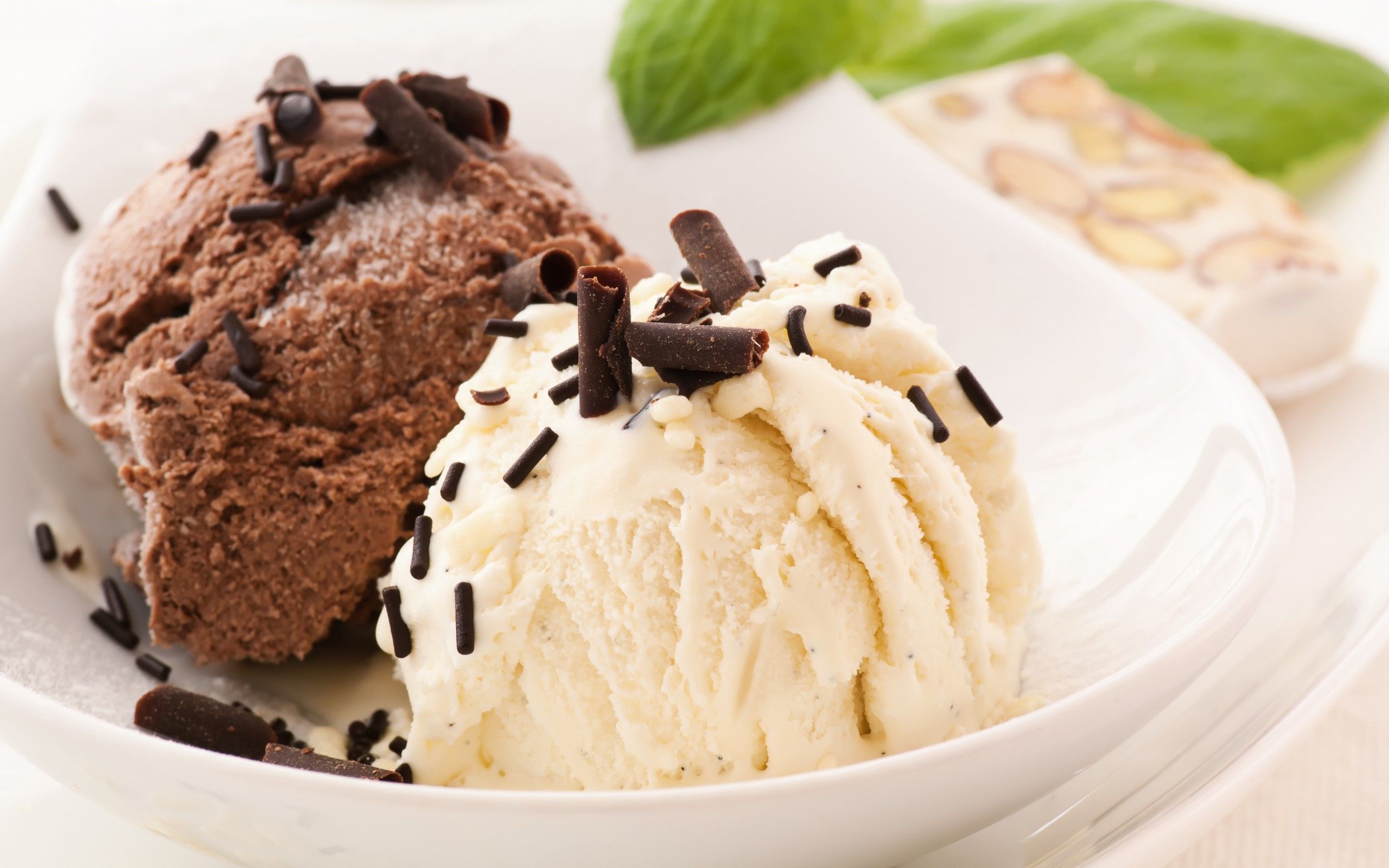 373 Ice Cream Hd Wallpapers - Vanilla Ice Cream And Chocolate Ice Cream , HD Wallpaper & Backgrounds