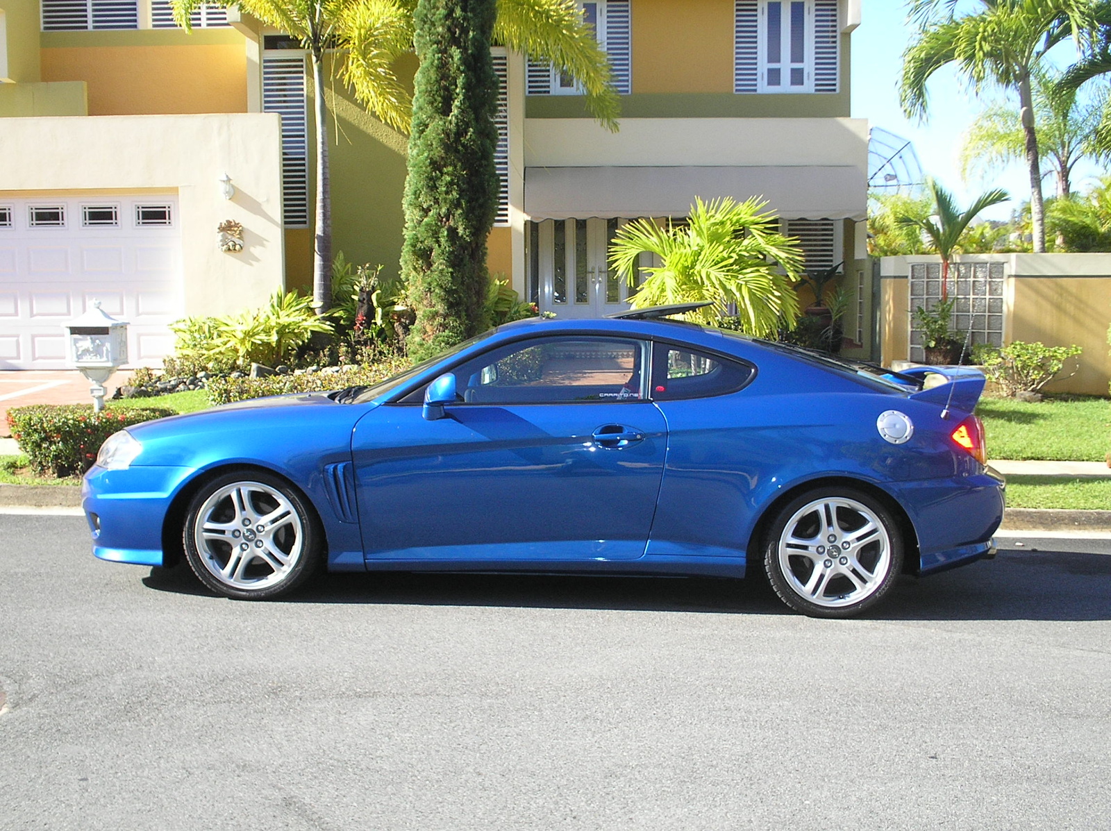 Hyundai Tiburon 2004 Wallpaper - 2004 Hyundai Tiburon Gt Blue , HD Wallpaper & Backgrounds