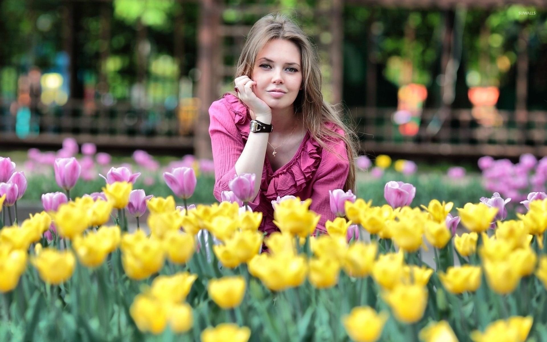 Beautiful Girl In Tulip Field Wallpaper - Tulip , HD Wallpaper & Backgrounds