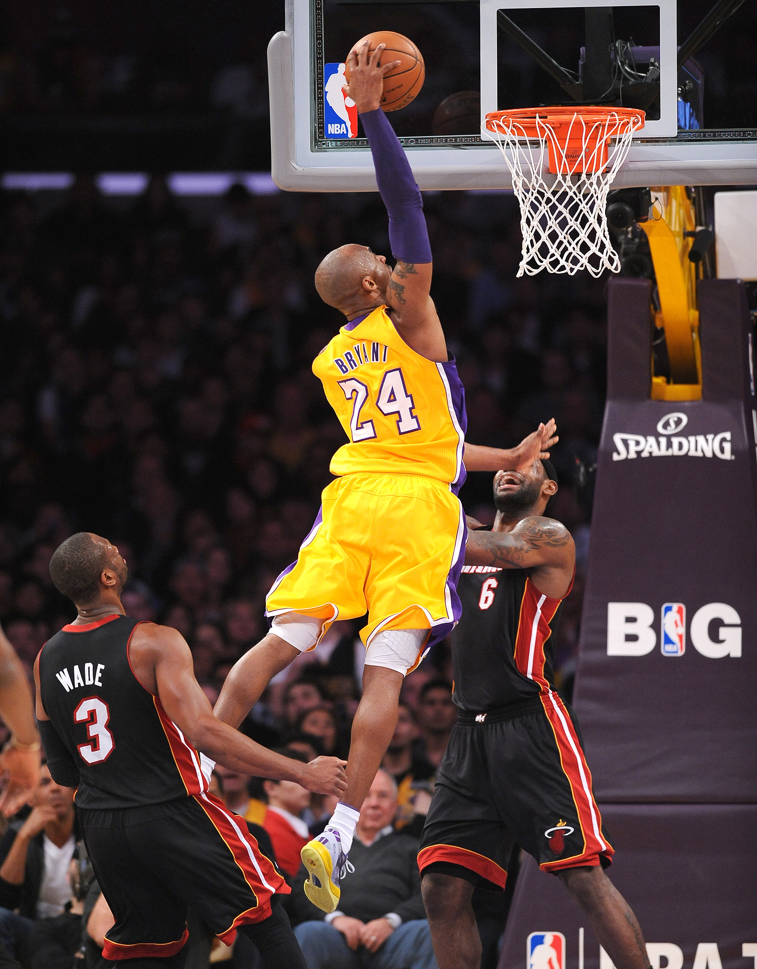 Kobe Bryant Dunk Wallpapers Desktop - Kobe Bryant Wallpaper Dunk , HD Wallpaper & Backgrounds