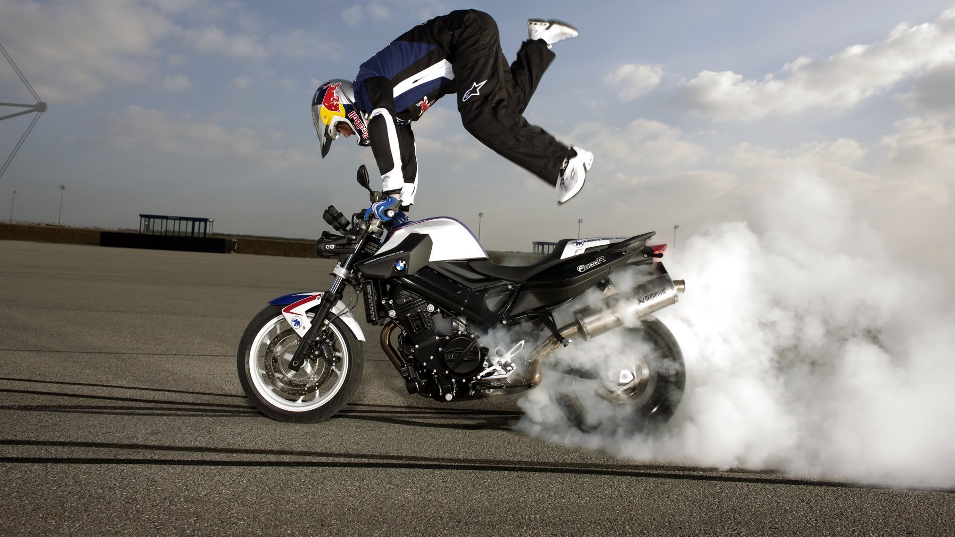 Right Click On This Wallpapers - Motorcycle Stunt , HD Wallpaper & Backgrounds