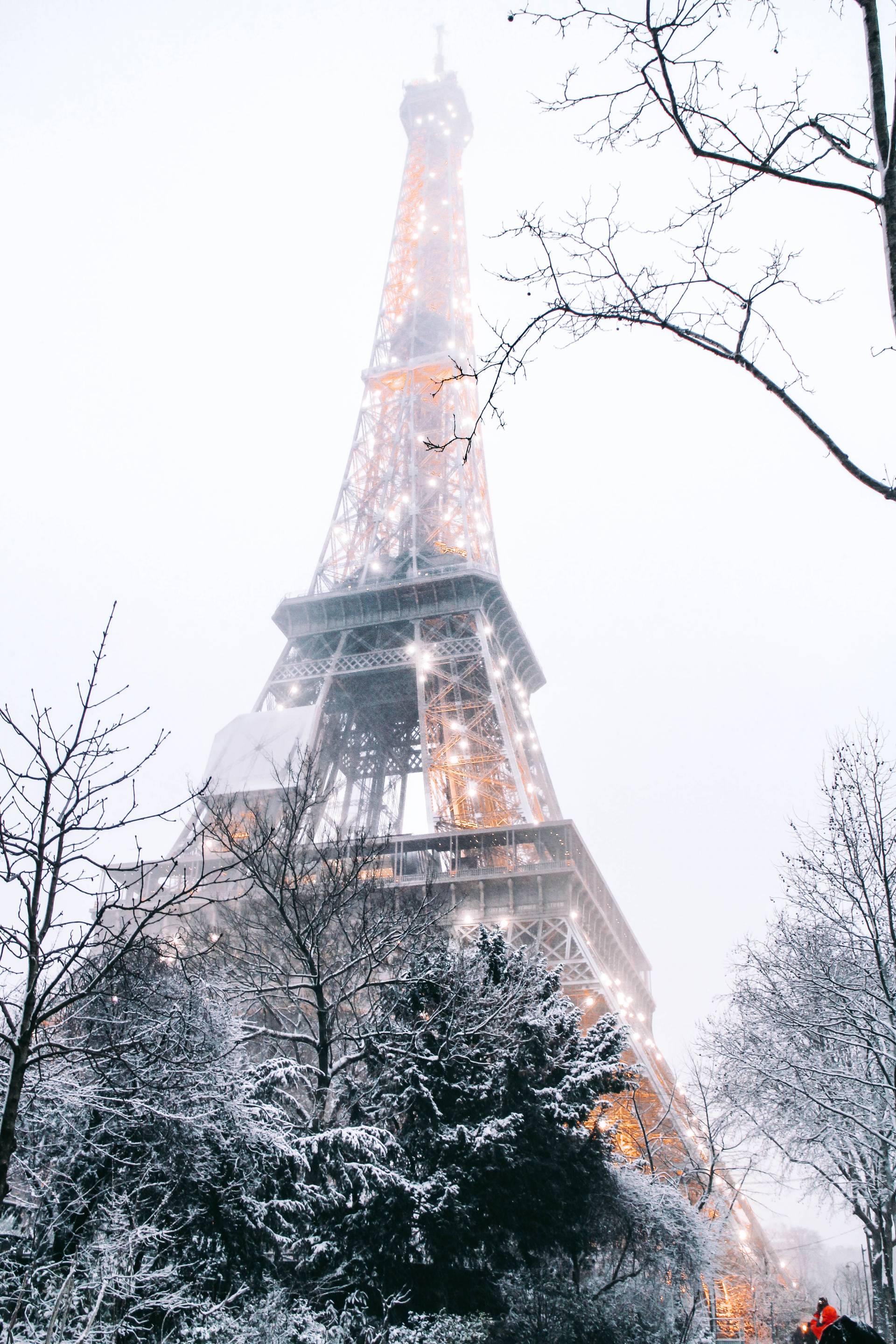 Snowy Paris - Paris Wallpaper Iphone , HD Wallpaper & Backgrounds