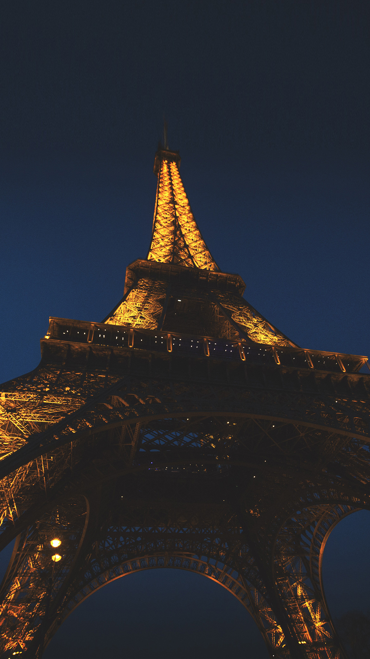 Iphone 7 Plus - Eiffel Tower , HD Wallpaper & Backgrounds