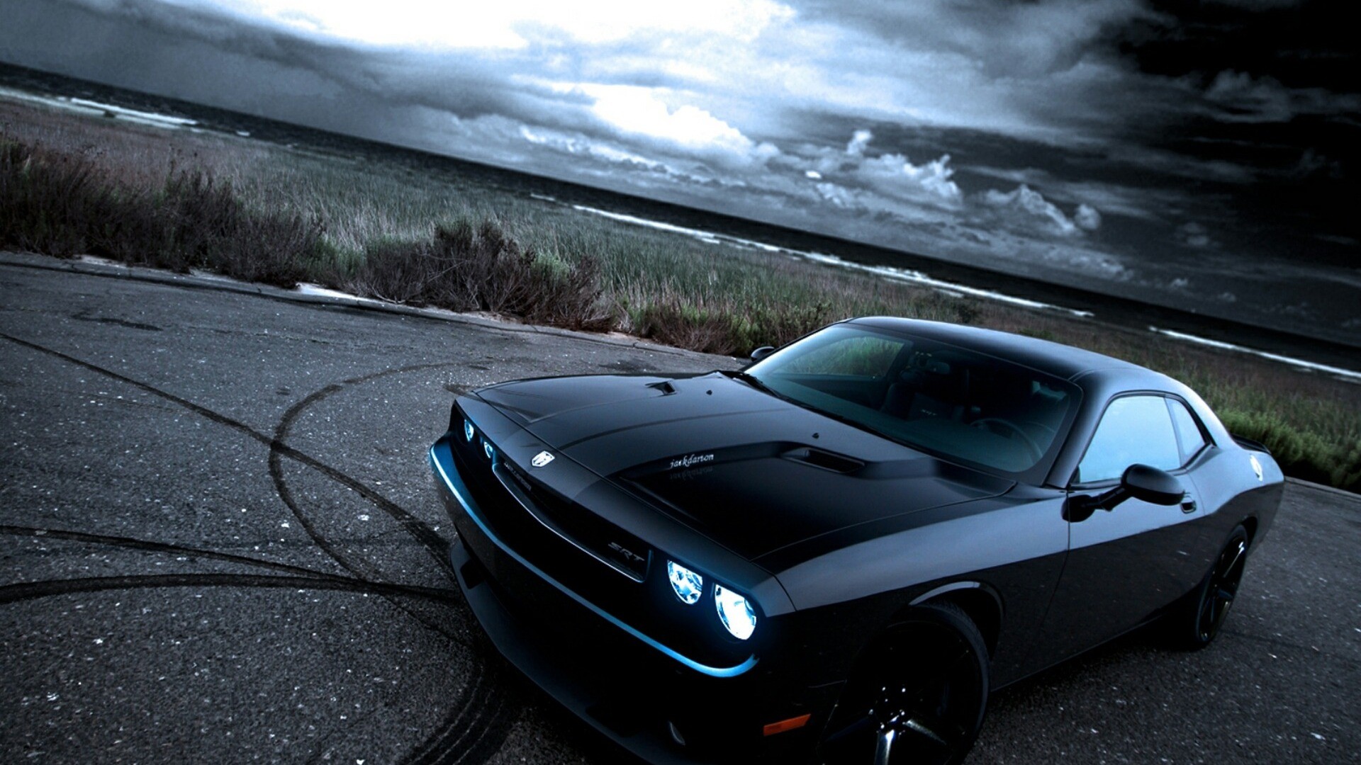 Classic Muscle Car Wallpaper - Dodge Challenger Srt Drift , HD Wallpaper & Backgrounds