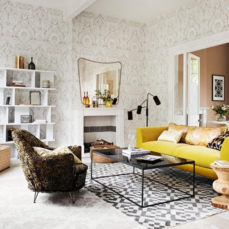 30 Elegant And Chic Living Rooms With Damask Wallpaper - Scandinavian Wallpaper Living Room , HD Wallpaper & Backgrounds