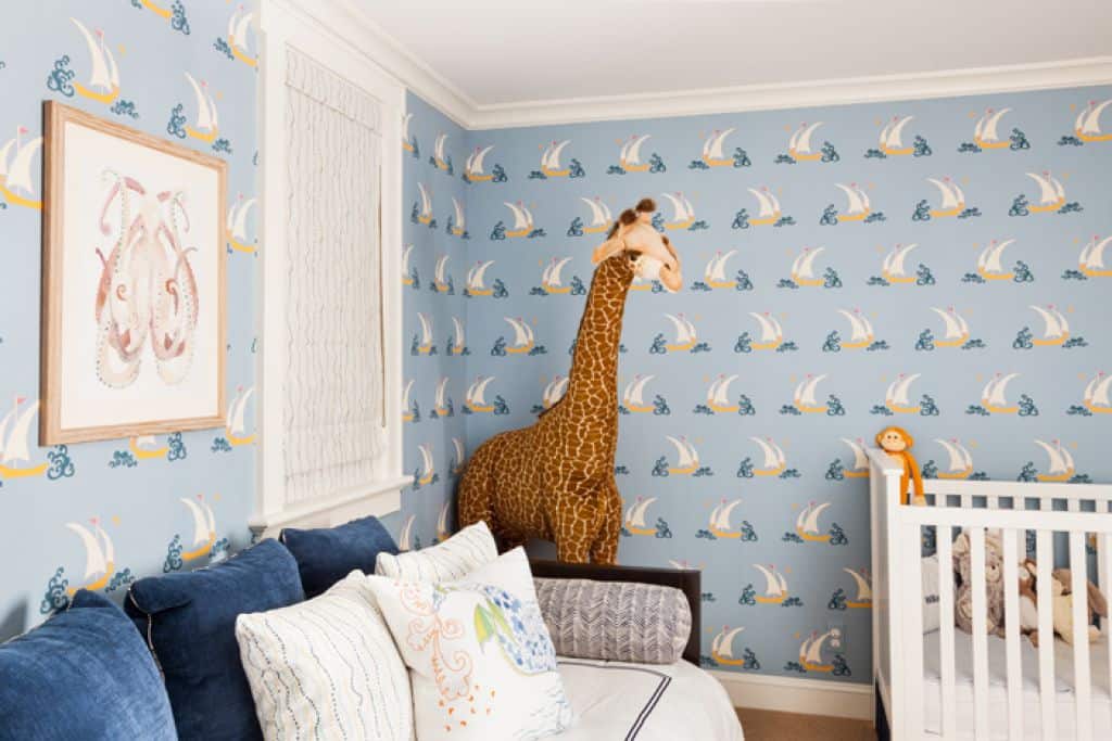 Baby Boy Room With Blue Nursery Wallpaper And Giraffe - Baby Boy Room , HD Wallpaper & Backgrounds