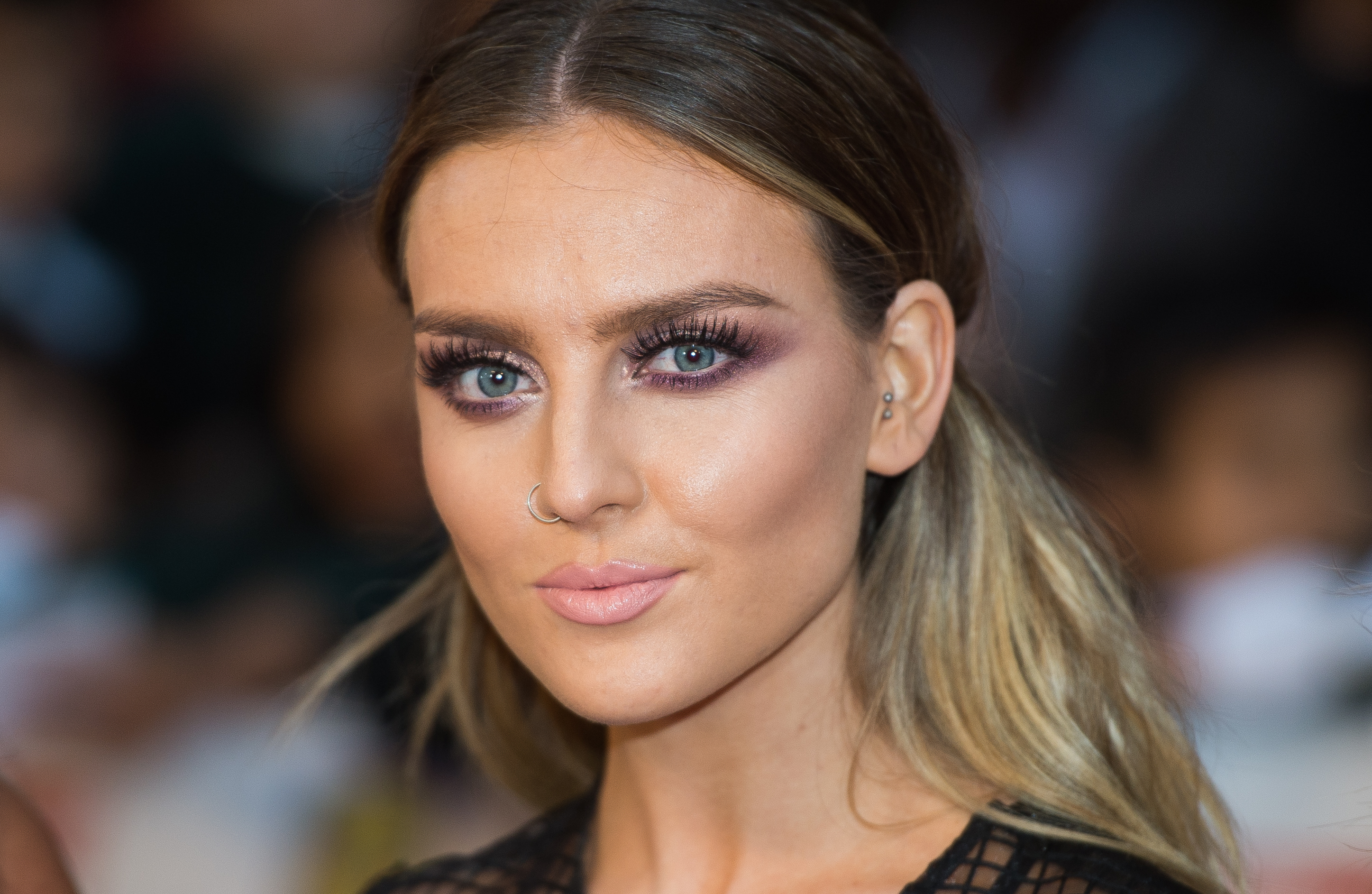 Perrie Edwards Wallpaper - Perrie Edwards , HD Wallpaper & Backgrounds