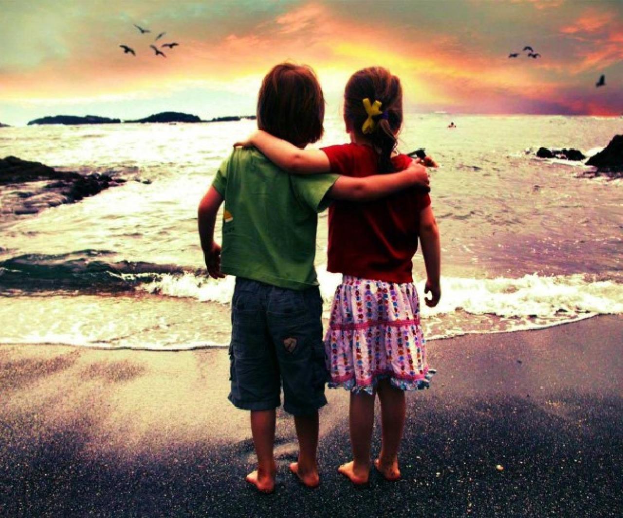 Girl And Boy Kid On The Beach - Boy And Girl Friends Forever , HD Wallpaper & Backgrounds