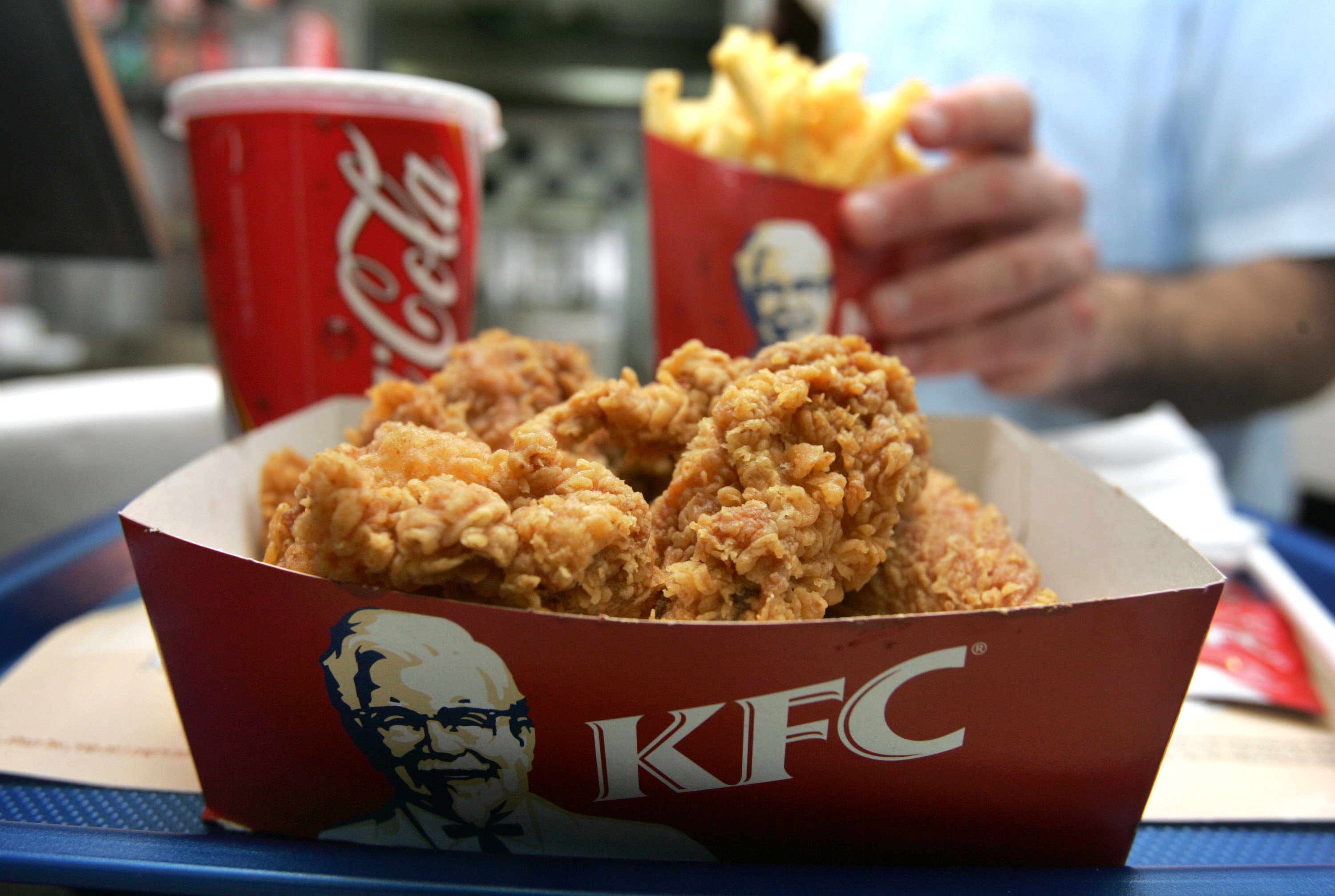 Woman Claims Maggot-infested Kfc Chicken Sent Her Son , HD Wallpaper & Backgrounds