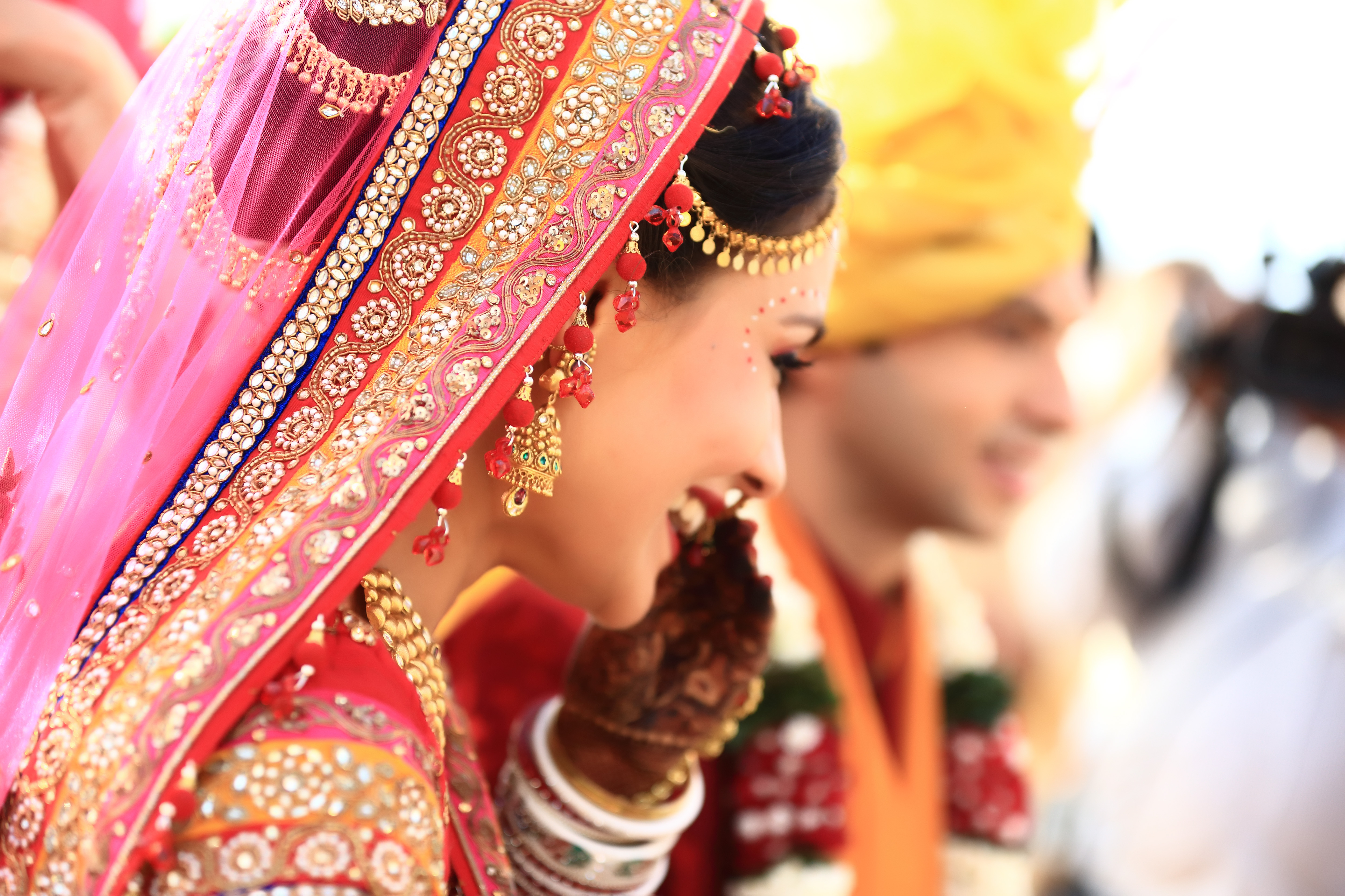 Indian Wedding Couple - New Hd Pic Couple , HD Wallpaper & Backgrounds