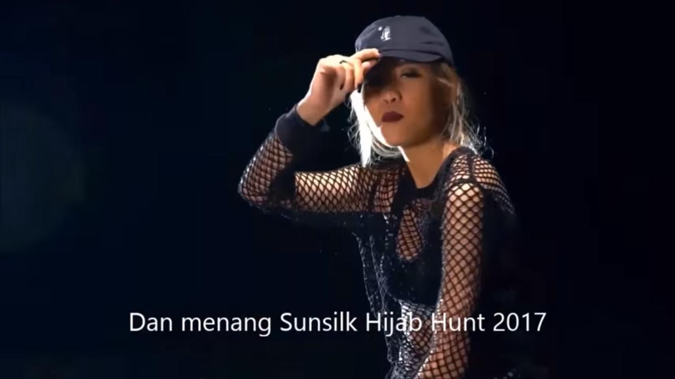 Nggak Mau Kalah Sama Bad\ - Singing , HD Wallpaper & Backgrounds