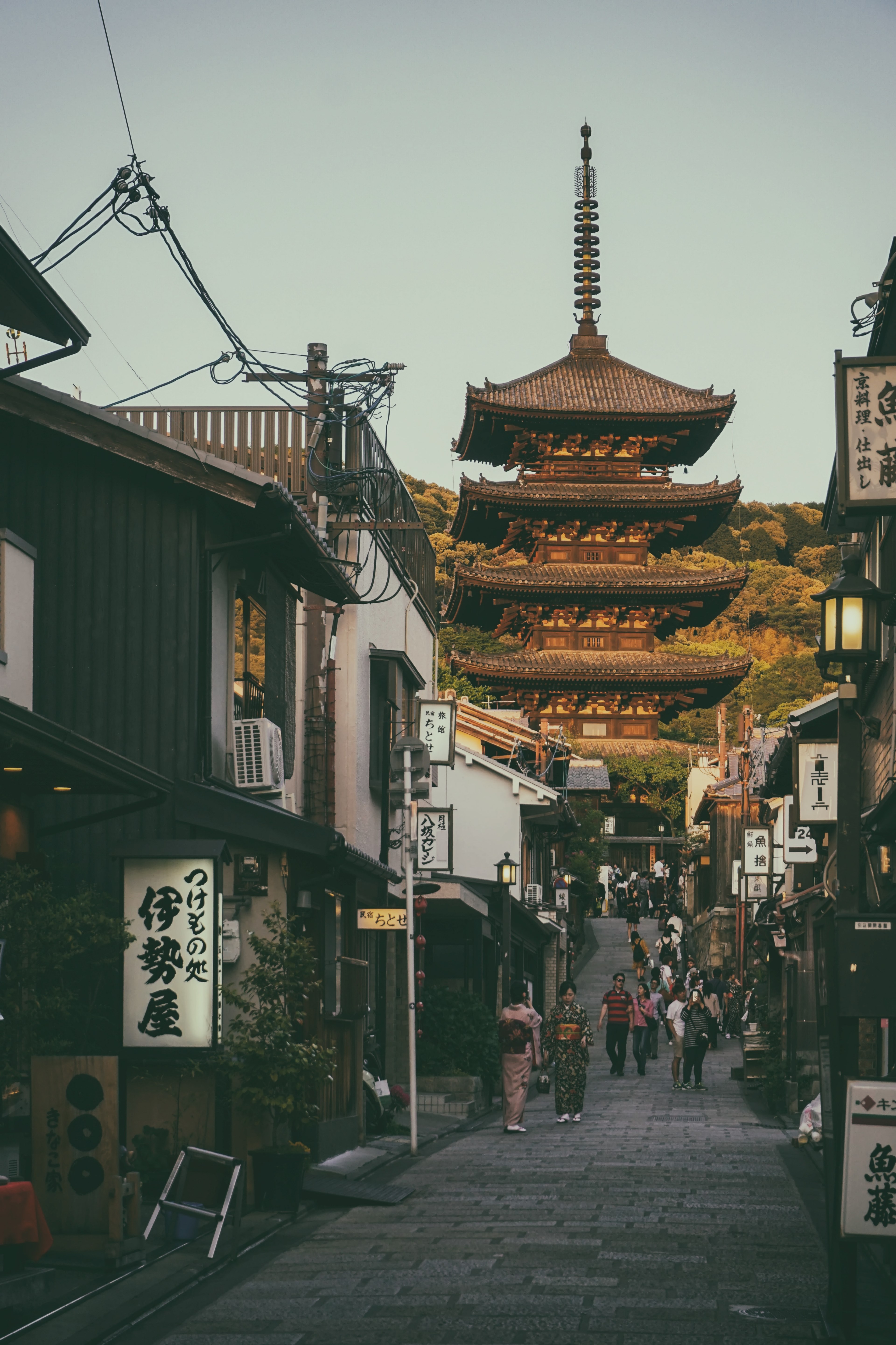 #3840x5760 Oriental Temple Japan And Kyoto Hd 4k Wallpaper - Yasaka Shrine , HD Wallpaper & Backgrounds