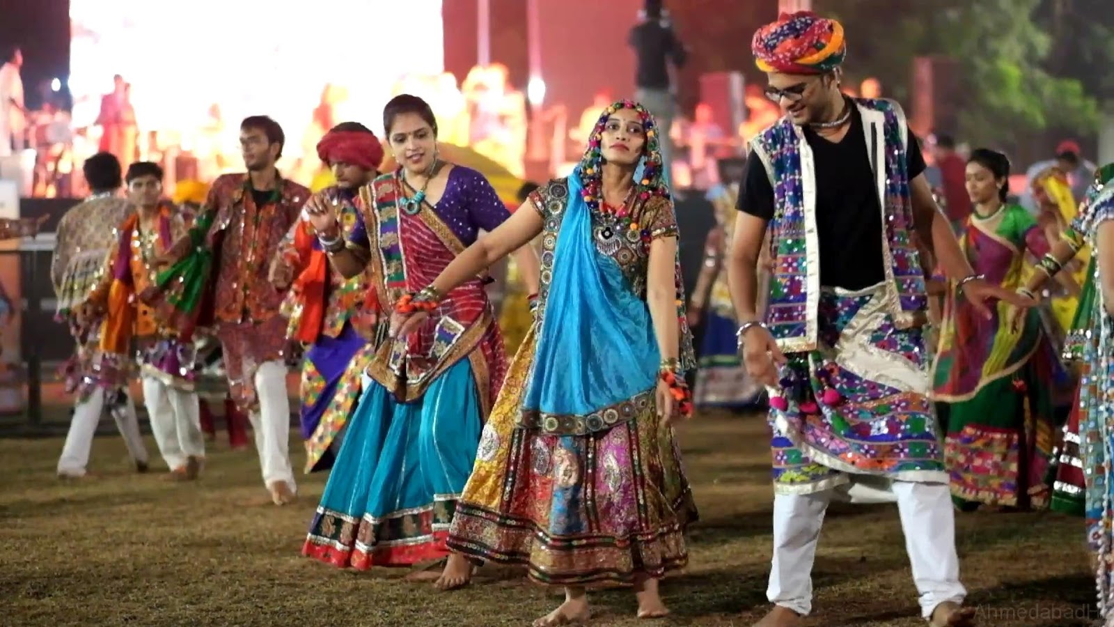 The Best Form Of Garba Is The Garba In Ahmedabad - Navratri Dance , HD Wallpaper & Backgrounds
