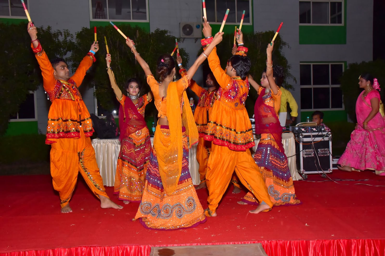 Garba Dandiya Dance, Dandiya Dance Performance, Dandiya - Dandiya Raas , HD Wallpaper & Backgrounds