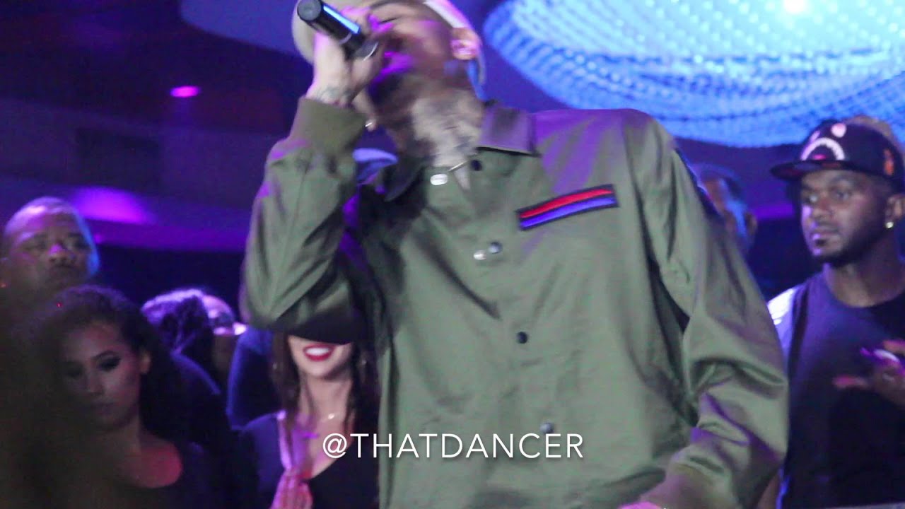 Chris Brown Take U Down Live At Cafe Iguanas - Performance , HD Wallpaper & Backgrounds