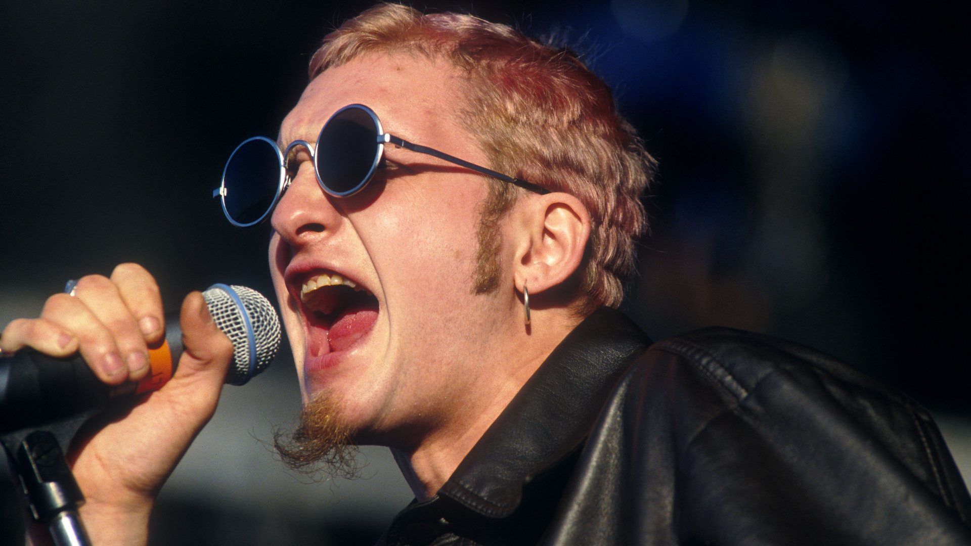 Layne Staley Backdrop Wallpaper - Alice In Chains 2002 , HD Wallpaper & Backgrounds
