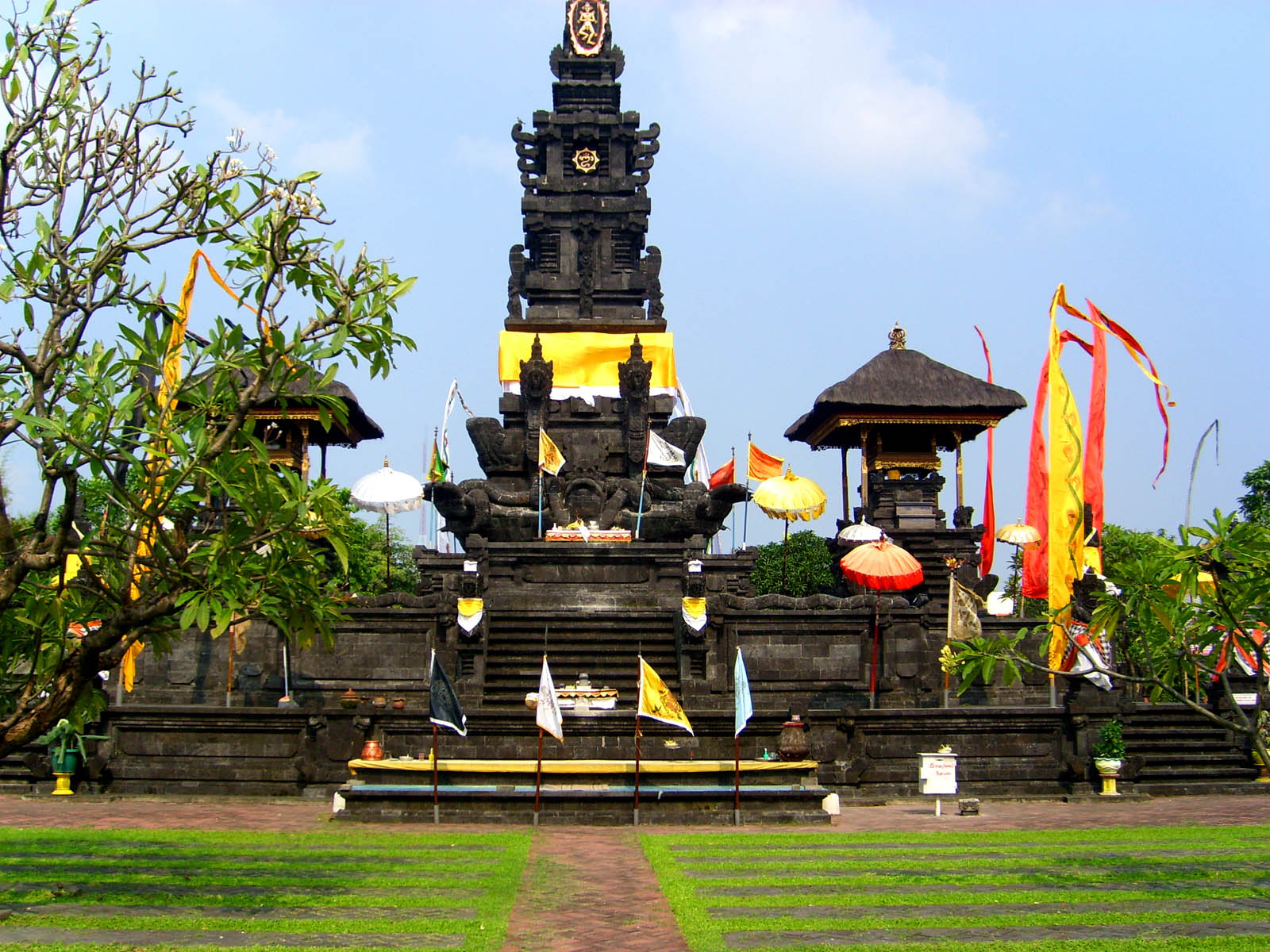 Penataran Temple Bali Travel Indonesia W - Sakenan Temple , HD Wallpaper & Backgrounds