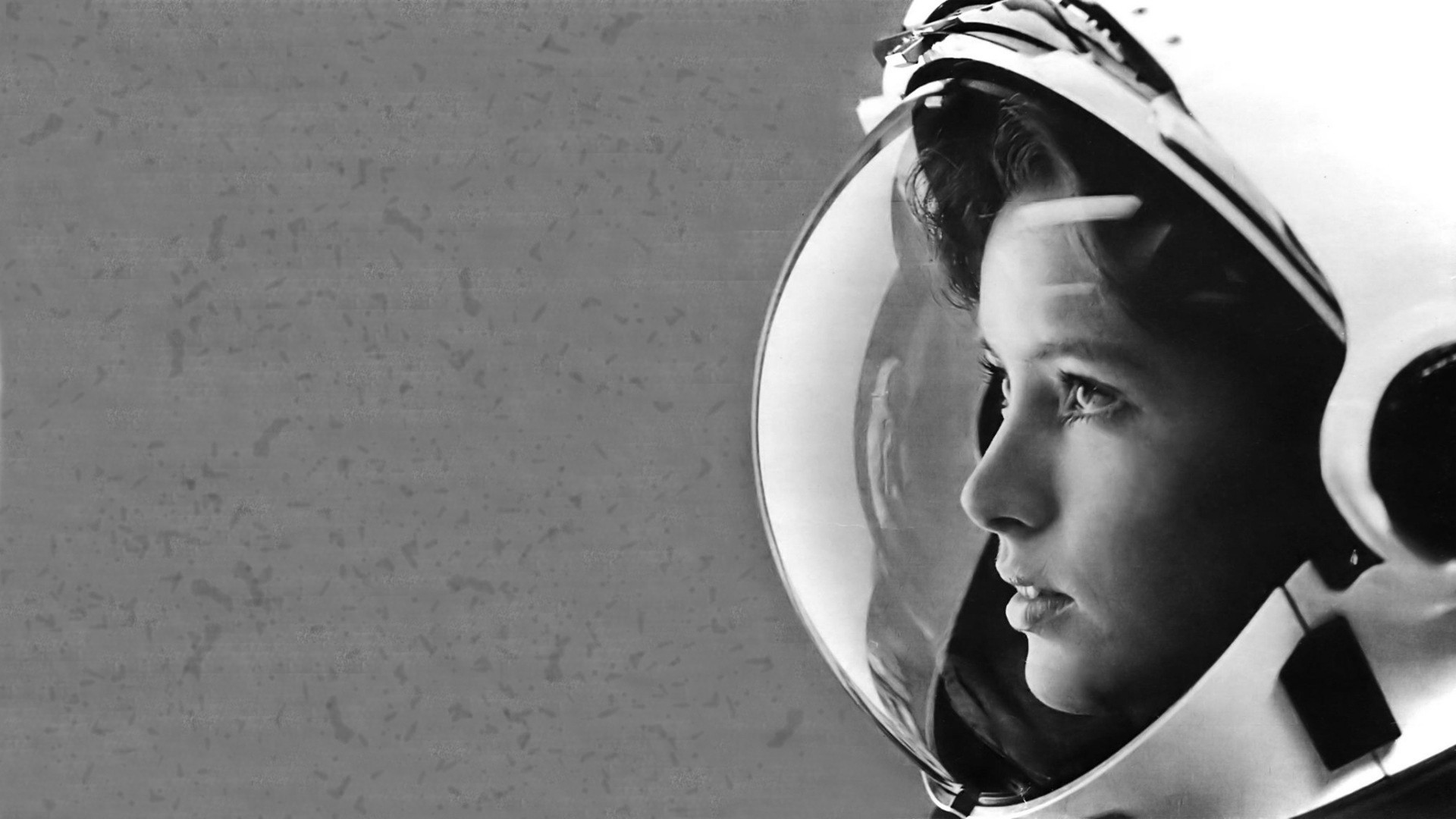 Black And White Photo Of A Girl Astronaut Wallpapers - Anna Lee Fisher , HD Wallpaper & Backgrounds