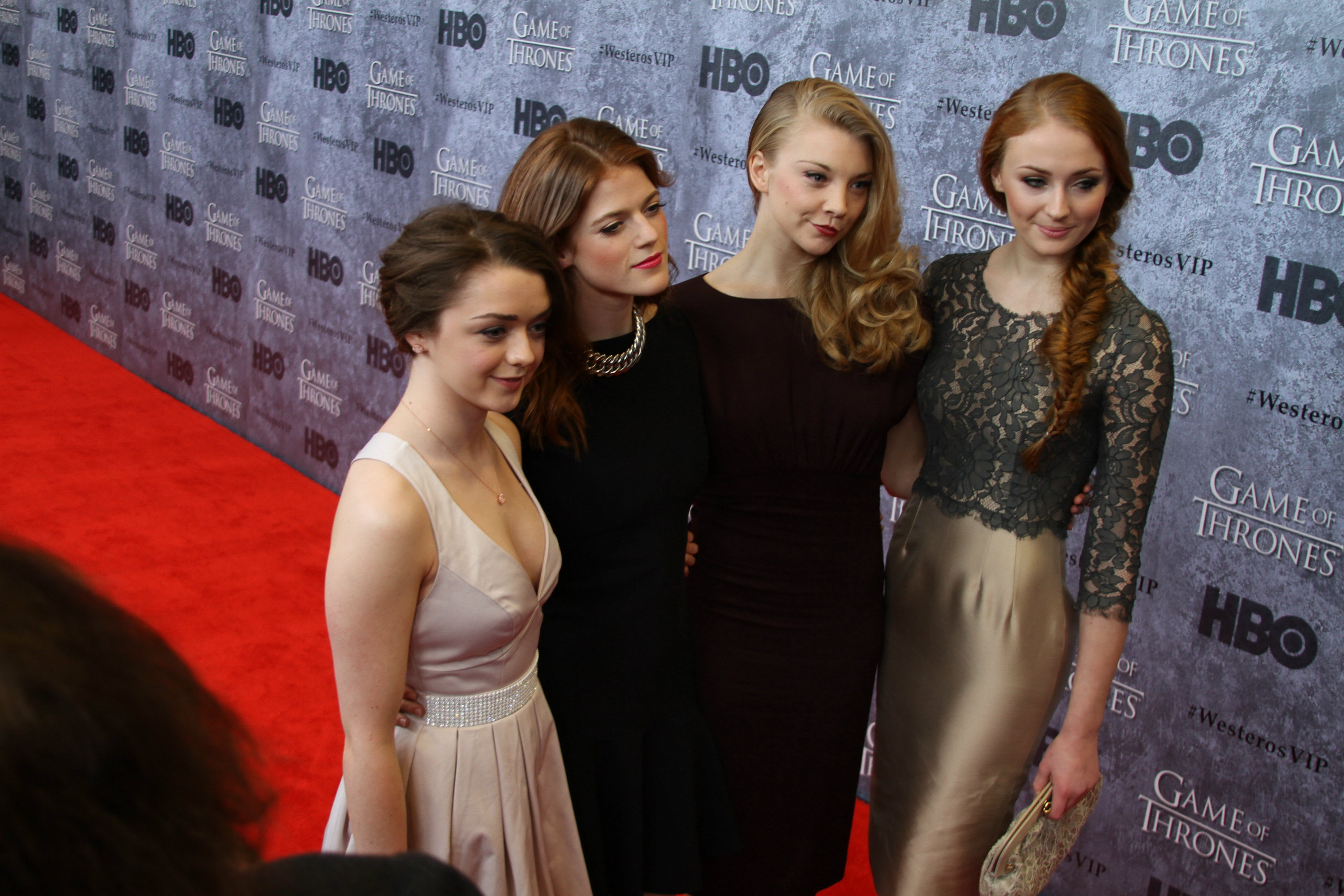 Maisie Williams, Rose Leslie, Natalie Dormer And Sophie - Arya Stark And Margaery Tyrell , HD Wallpaper & Backgrounds