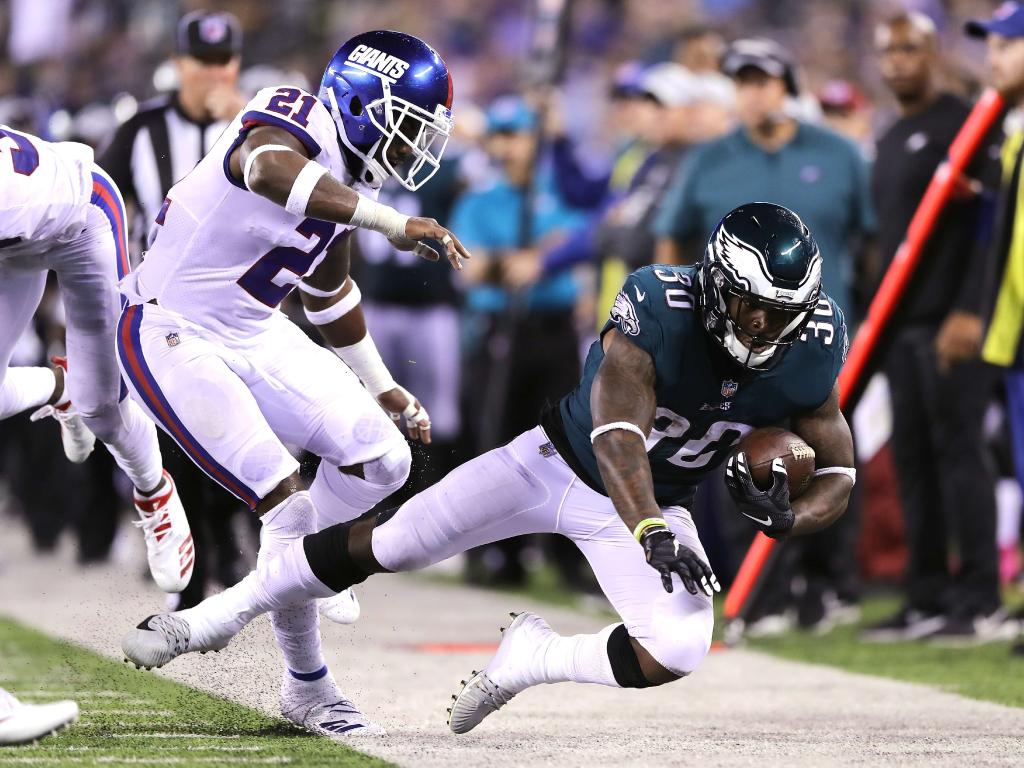 Corey Clement Gets Hit Out Of Bounds By Landon Collins - Sprint Football , HD Wallpaper & Backgrounds