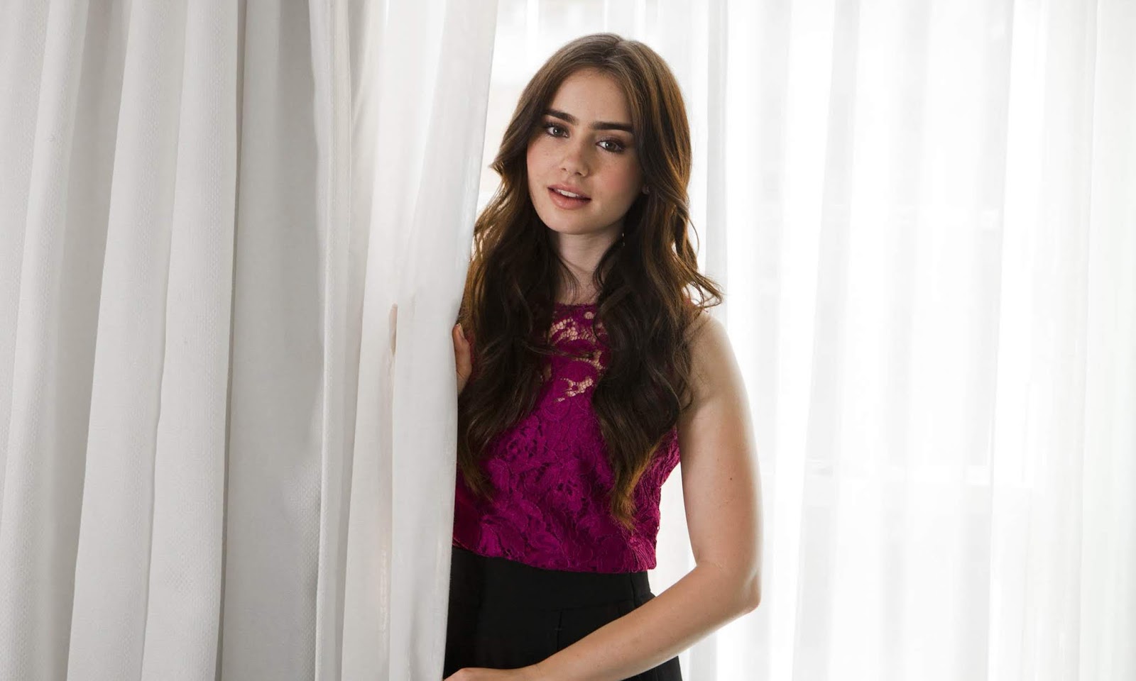 Lily Collins Wallpaper Hd - Lily Collins Film Love Rosie , HD Wallpaper & Backgrounds