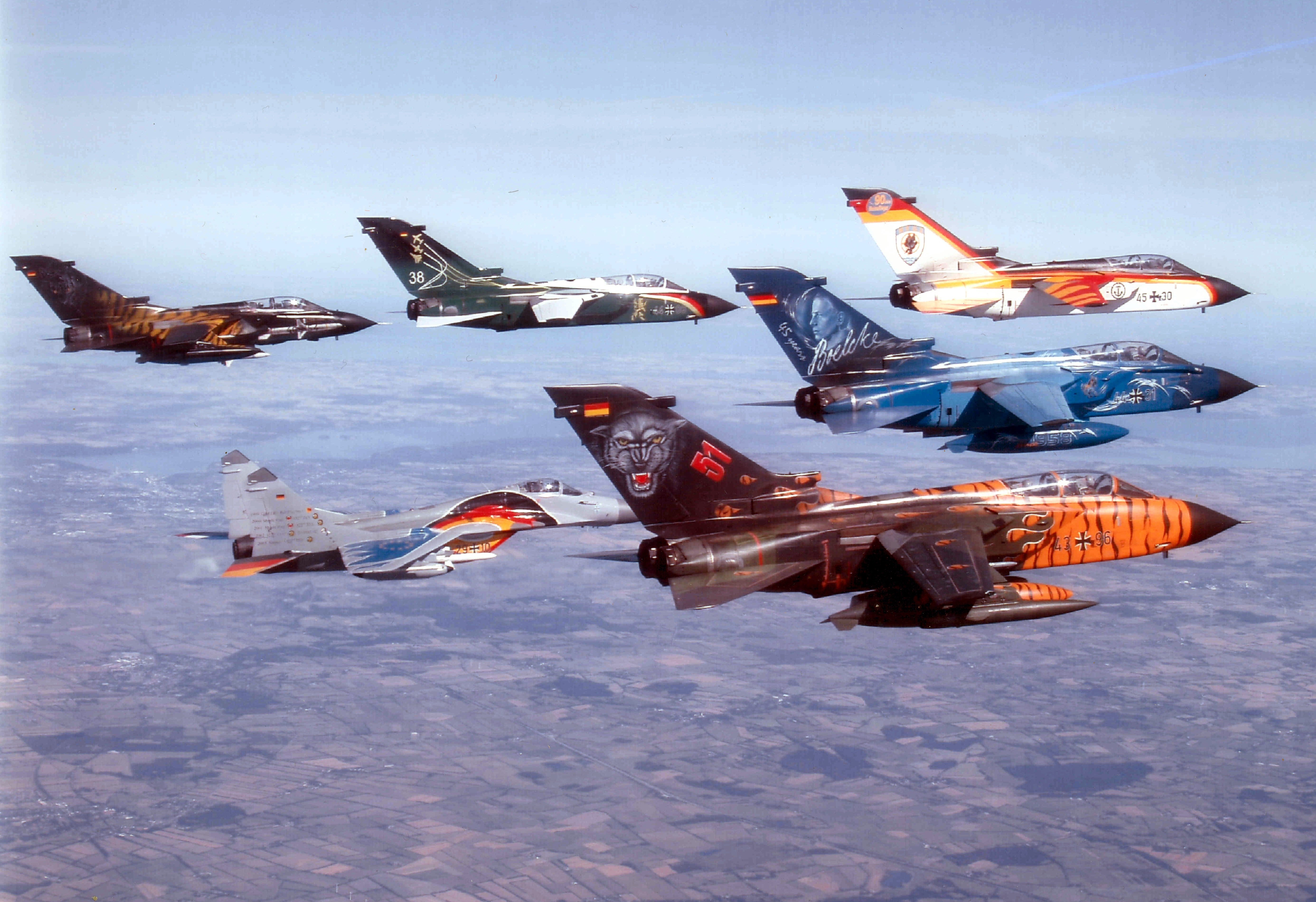 Wallpaper - Cool Painted Fighter Jets , HD Wallpaper & Backgrounds