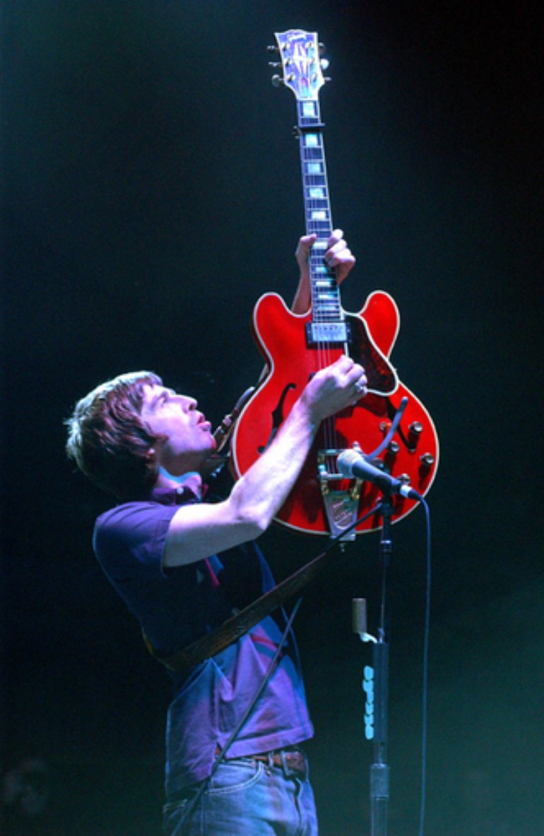 Noel Gallagher - Noel Gallagher Guitar 335 , HD Wallpaper & Backgrounds