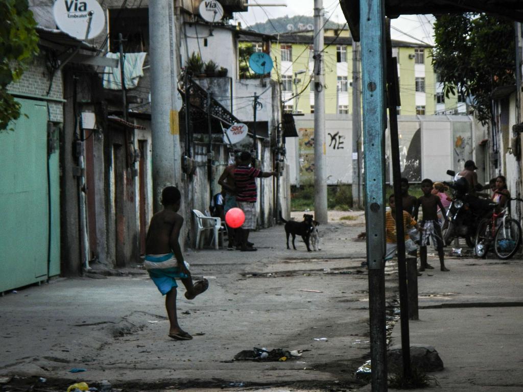 Brazil Favela Football , HD Wallpaper & Backgrounds