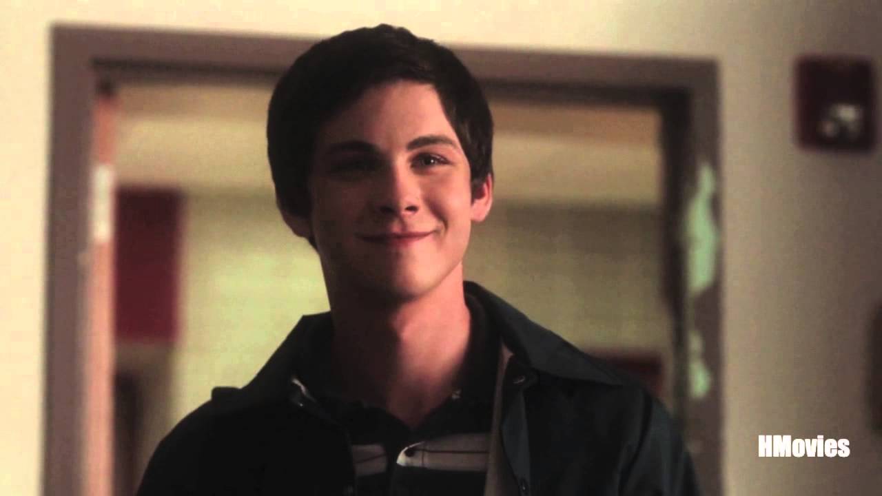 The Perks Of Being A Wallflower Best Quotes - Charlie Perks Of Being A Wallflower Smiling , HD Wallpaper & Backgrounds
