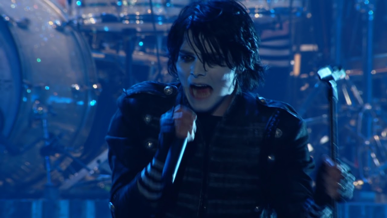 My Chemical Romance - Gerard Way The Black Parade Is Dead , HD Wallpaper & Backgrounds