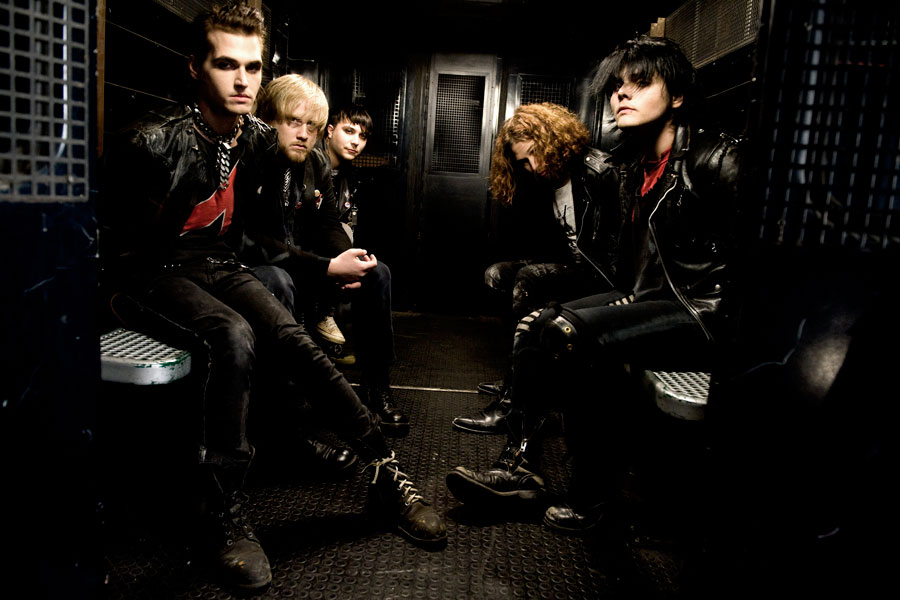 Welcome To The Black Parade By My Chemical Romance - My Chemical Romance 2009 , HD Wallpaper & Backgrounds