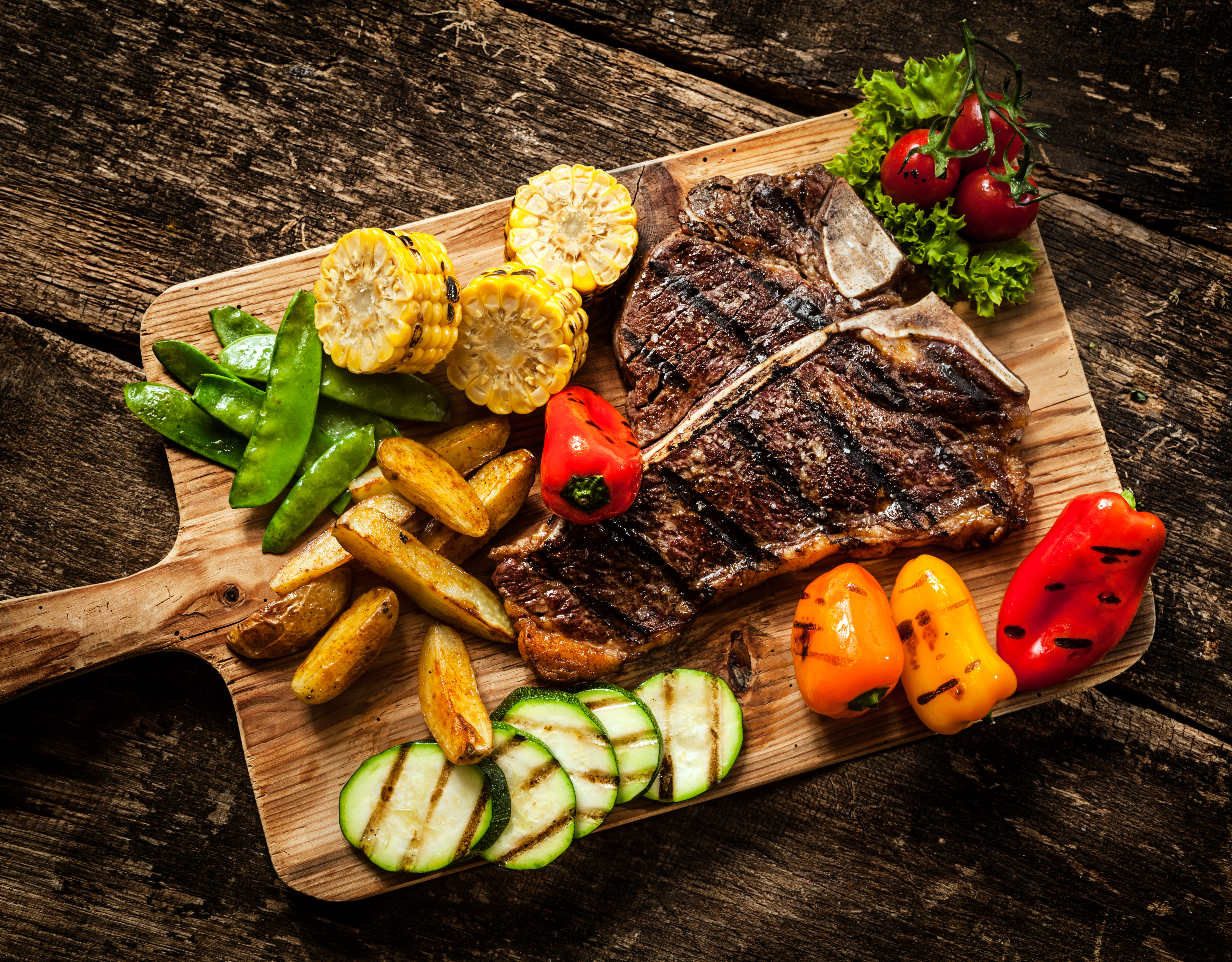 T Bone Steak And Char Grilled Vegetables , HD Wallpaper & Backgrounds