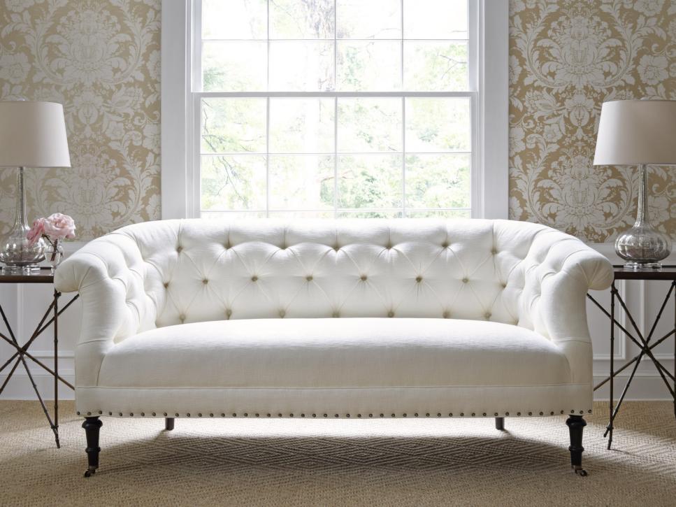 65 Damask Wallpaper Photos - White Tufted Sofa , HD Wallpaper & Backgrounds