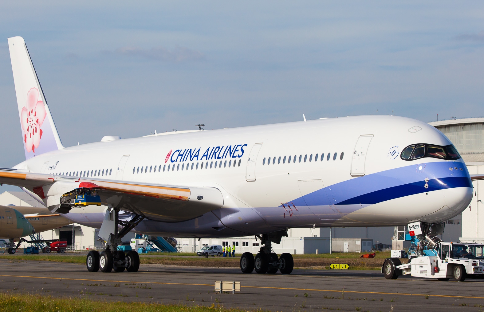 A350-900 The China Airlines Toulouse Blagnac - Airbus A320 Family , HD Wallpaper & Backgrounds