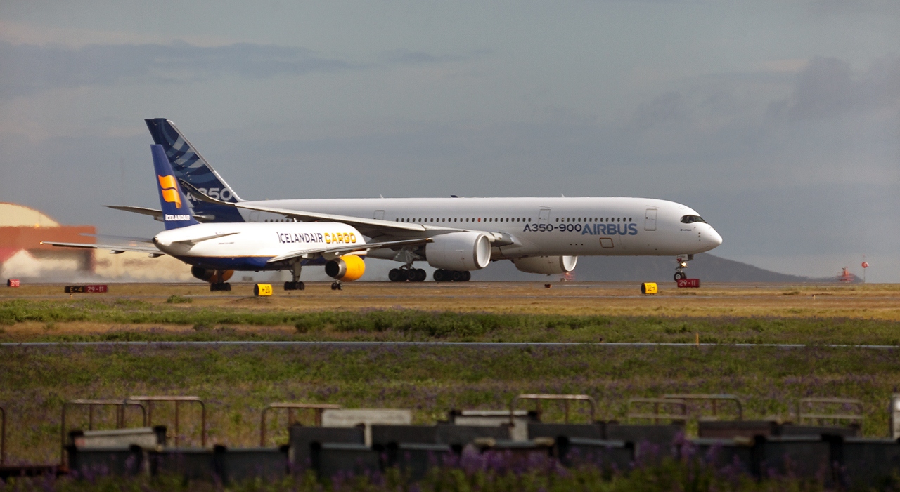 A350 And A320 Size Comparison - Airbus A350 Vs A320 , HD Wallpaper & Backgrounds