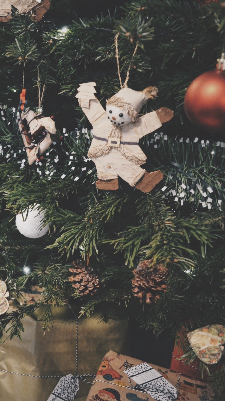 Wallpaper Christmas Tree, Decorations, Gifts, Christmas - Новогодние Обои Iphone 6 , HD Wallpaper & Backgrounds