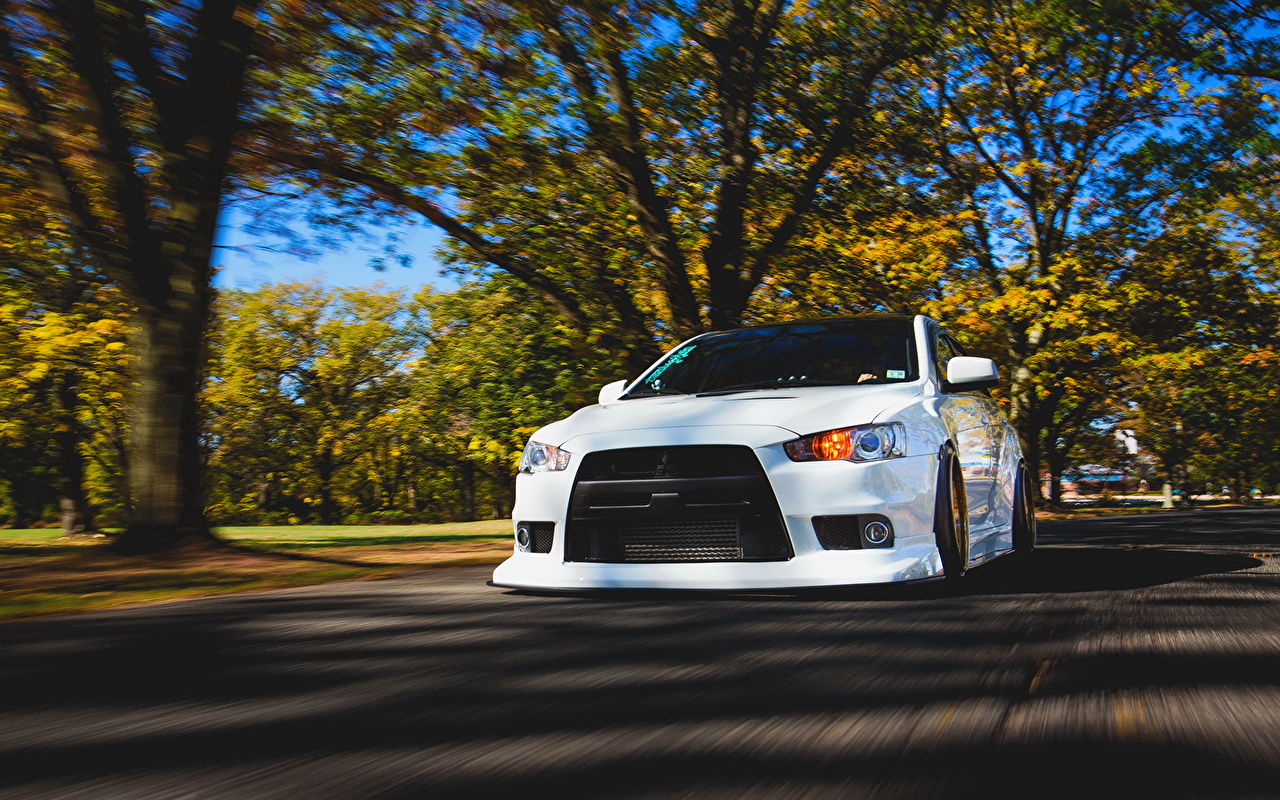 Wallpapers Mitsubishi Lancer Evo X White Motion Auto - Mitsubishi Evo X , HD Wallpaper & Backgrounds