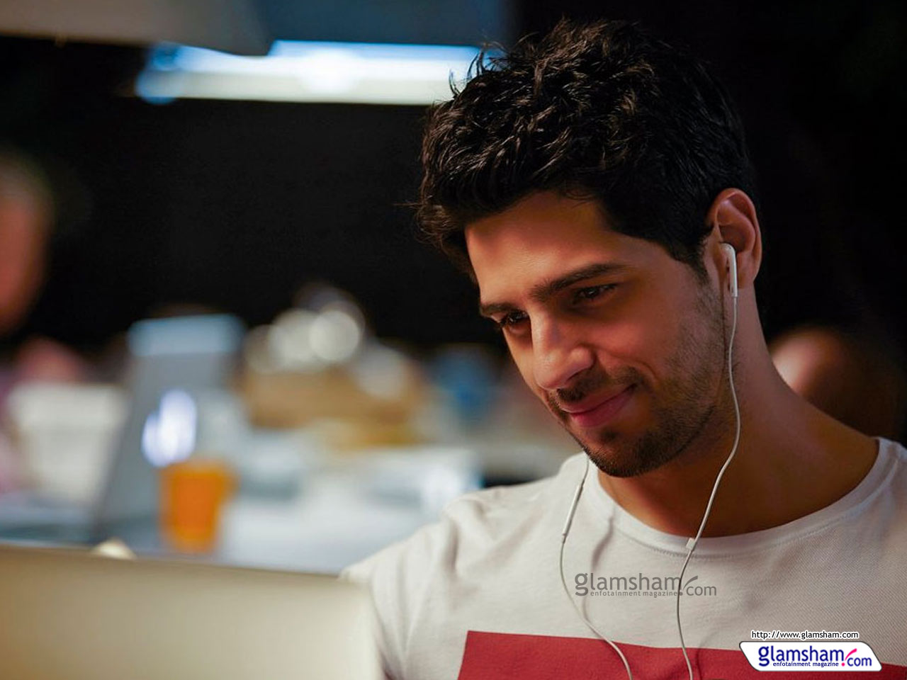 Sidharth Malhotra Wallpapers - Sidharth Malhotra Kapoor And Sons , HD Wallpaper & Backgrounds