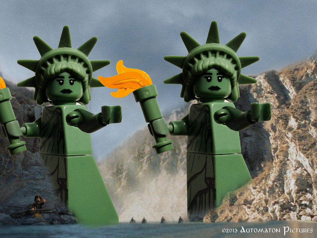 The Argonath Of Liberty - Statue Of Liberty Lego Worlds , HD Wallpaper & Backgrounds