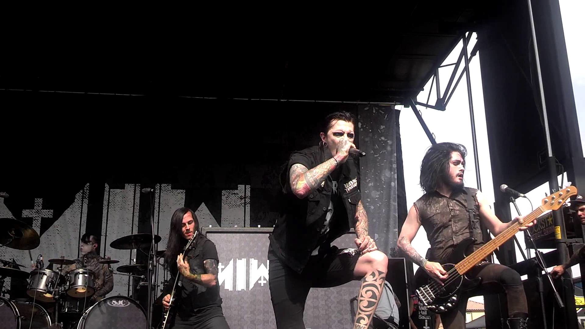 Motionless In White Wallpaper Hd 66 Images - Rock Concert , HD Wallpaper & Backgrounds