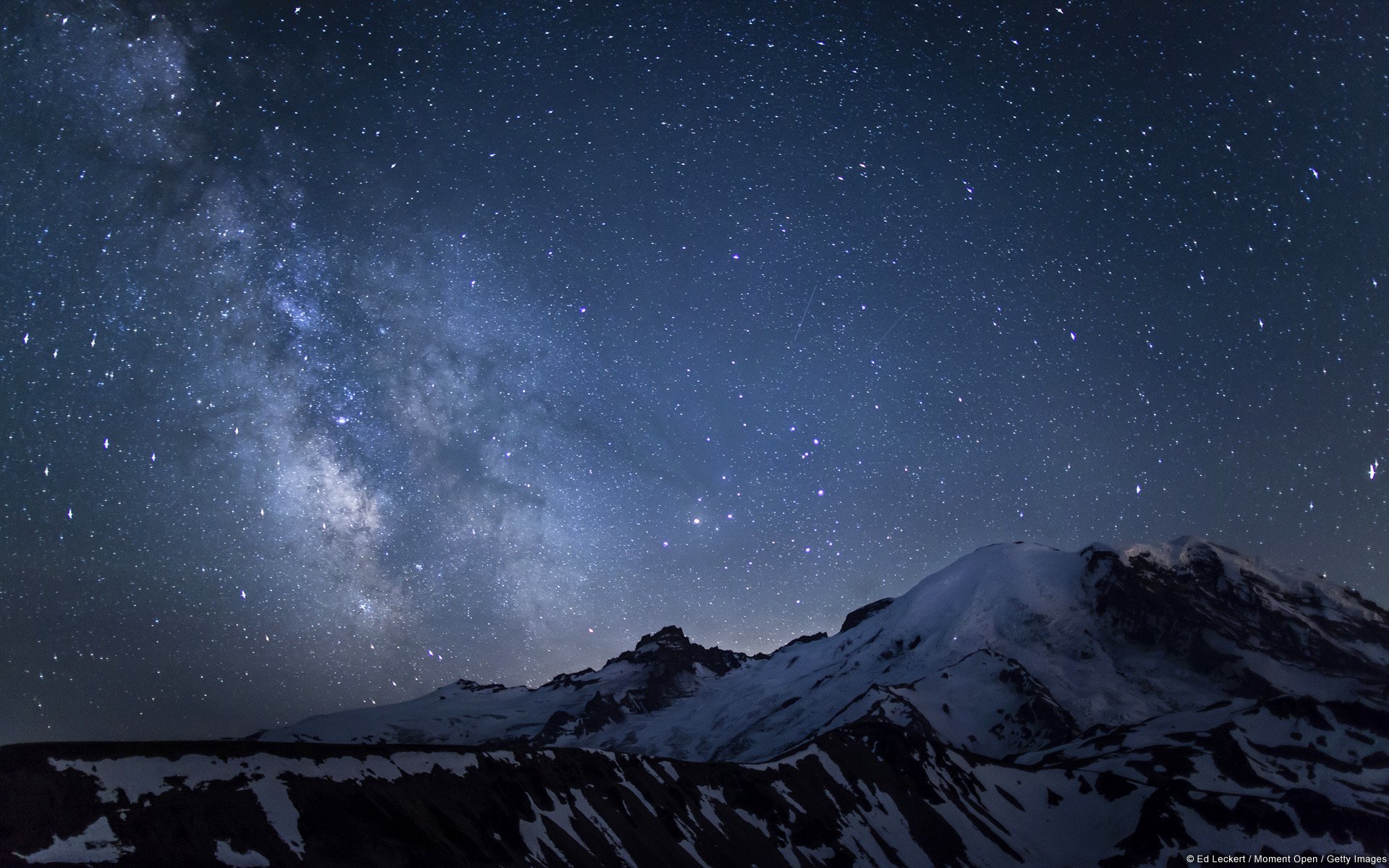 Milky Way Over Mount Rainier Wallpaper - Milky Way , HD Wallpaper & Backgrounds