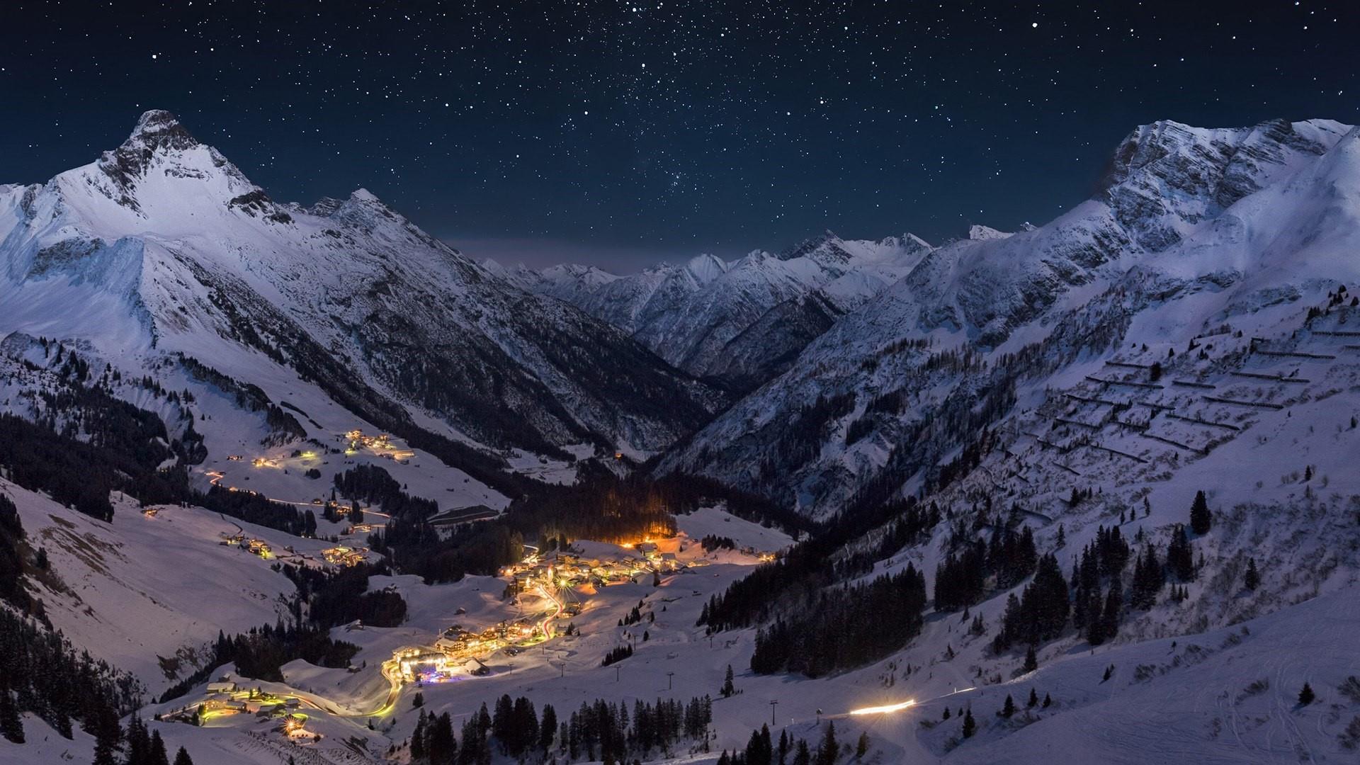 Download Wallpaper Tyrol, Austria, Misty, Mountain, - Mountain Town At Night , HD Wallpaper & Backgrounds