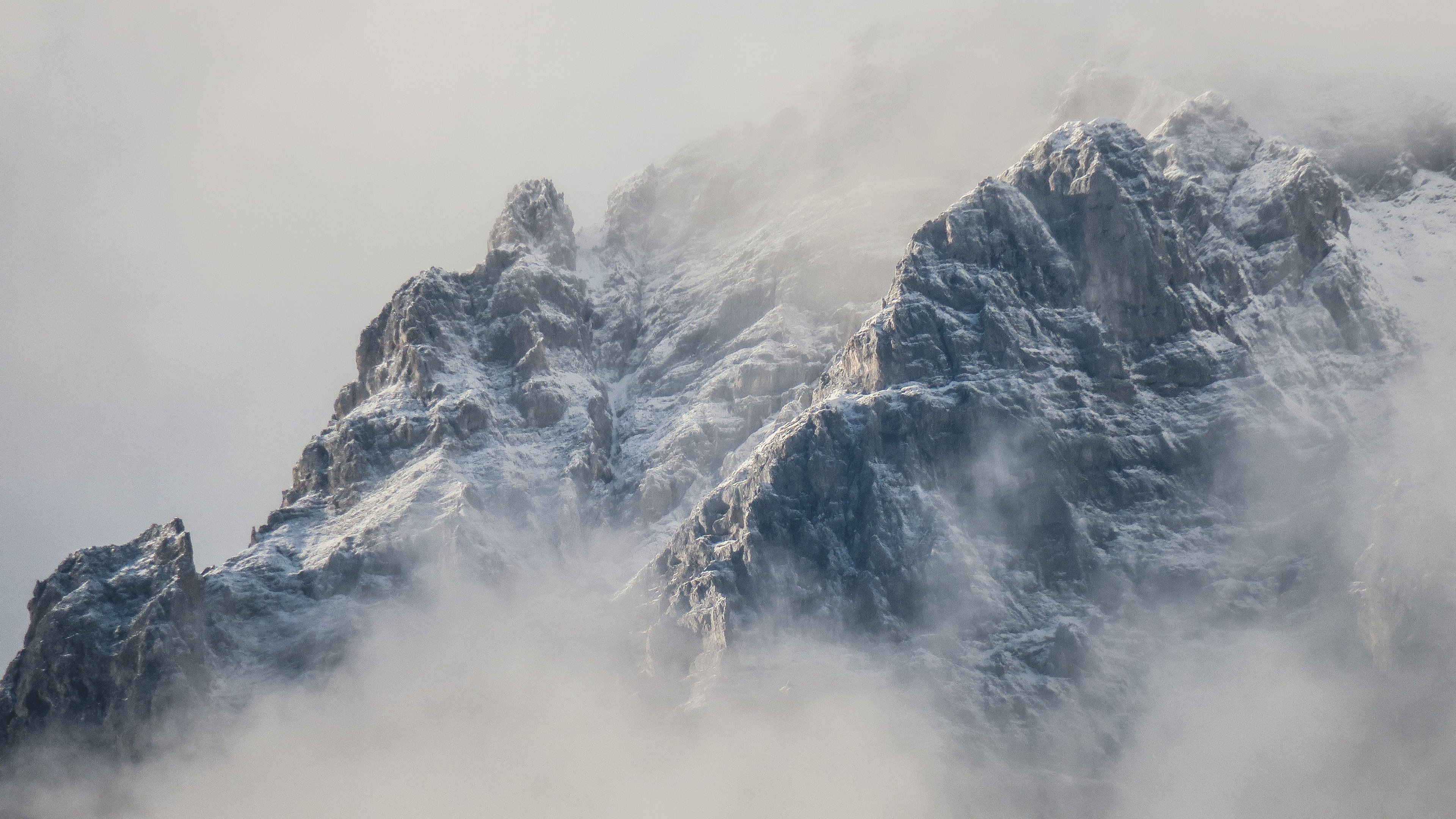 Misty Mountains Wallpapers - Mountain Fog Wallpaper Hd , HD Wallpaper & Backgrounds