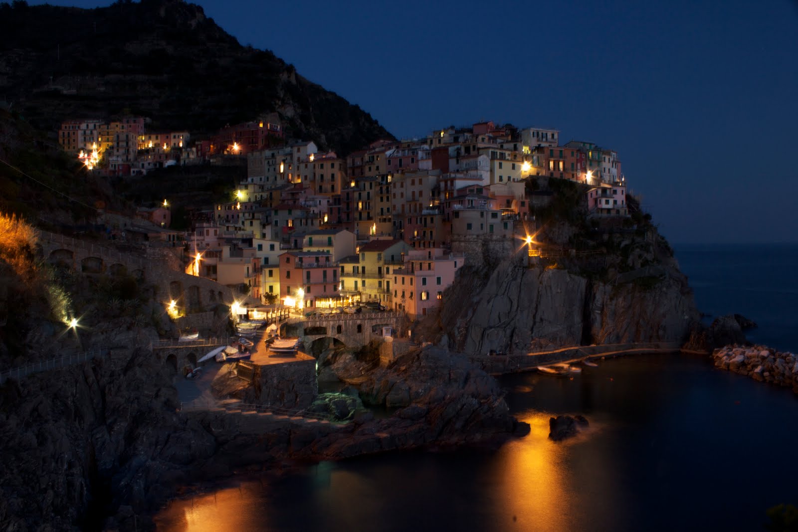 Cinque Terre Night - Cinque Terre Wallpaper Night , HD Wallpaper & Backgrounds