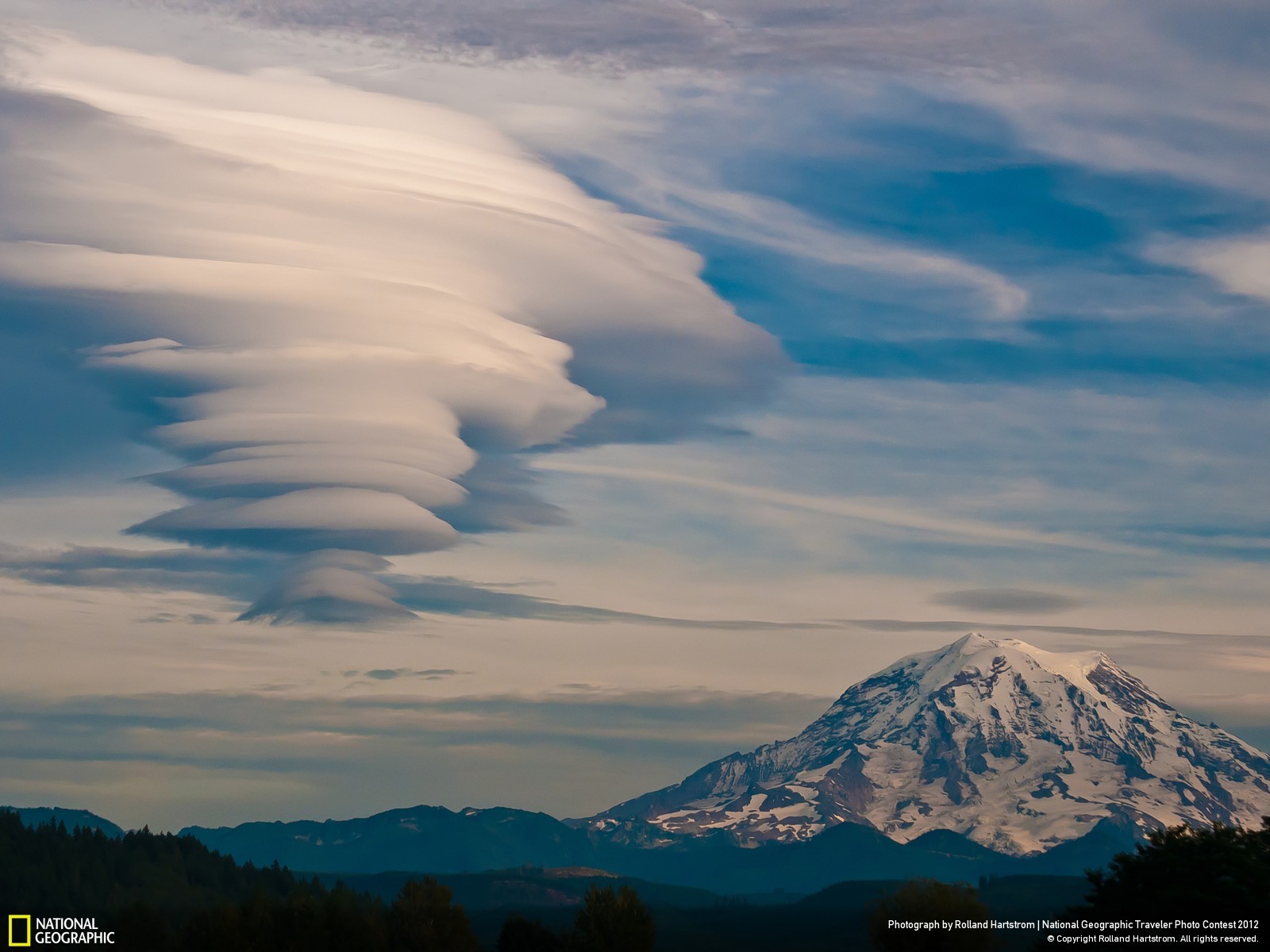 Mount Rainier - Beautiful Cloud , HD Wallpaper & Backgrounds