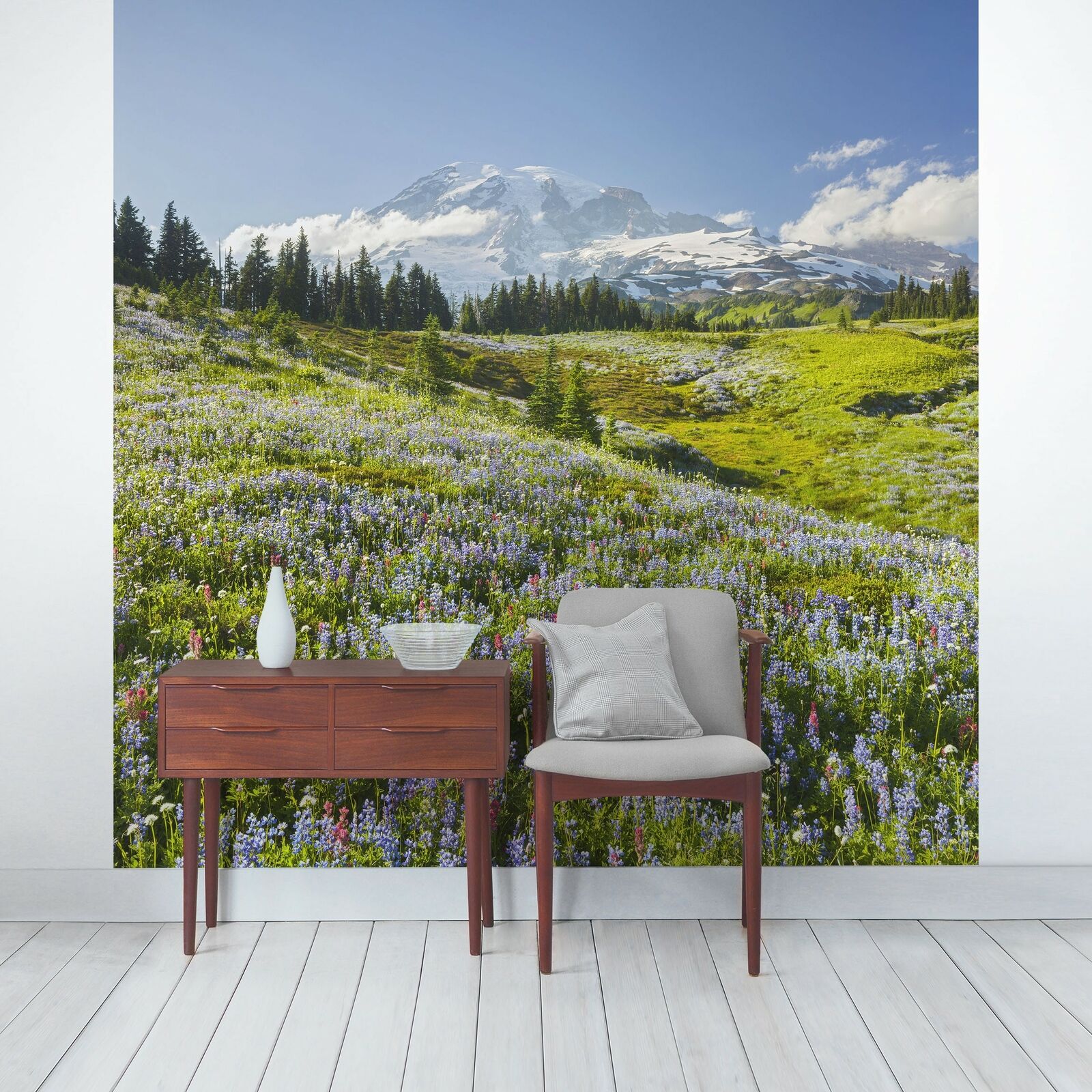 Vlies Tapete Motiv Bergwiese Mit Bluemen Vor Foto Tapete - Wallpaper , HD Wallpaper & Backgrounds